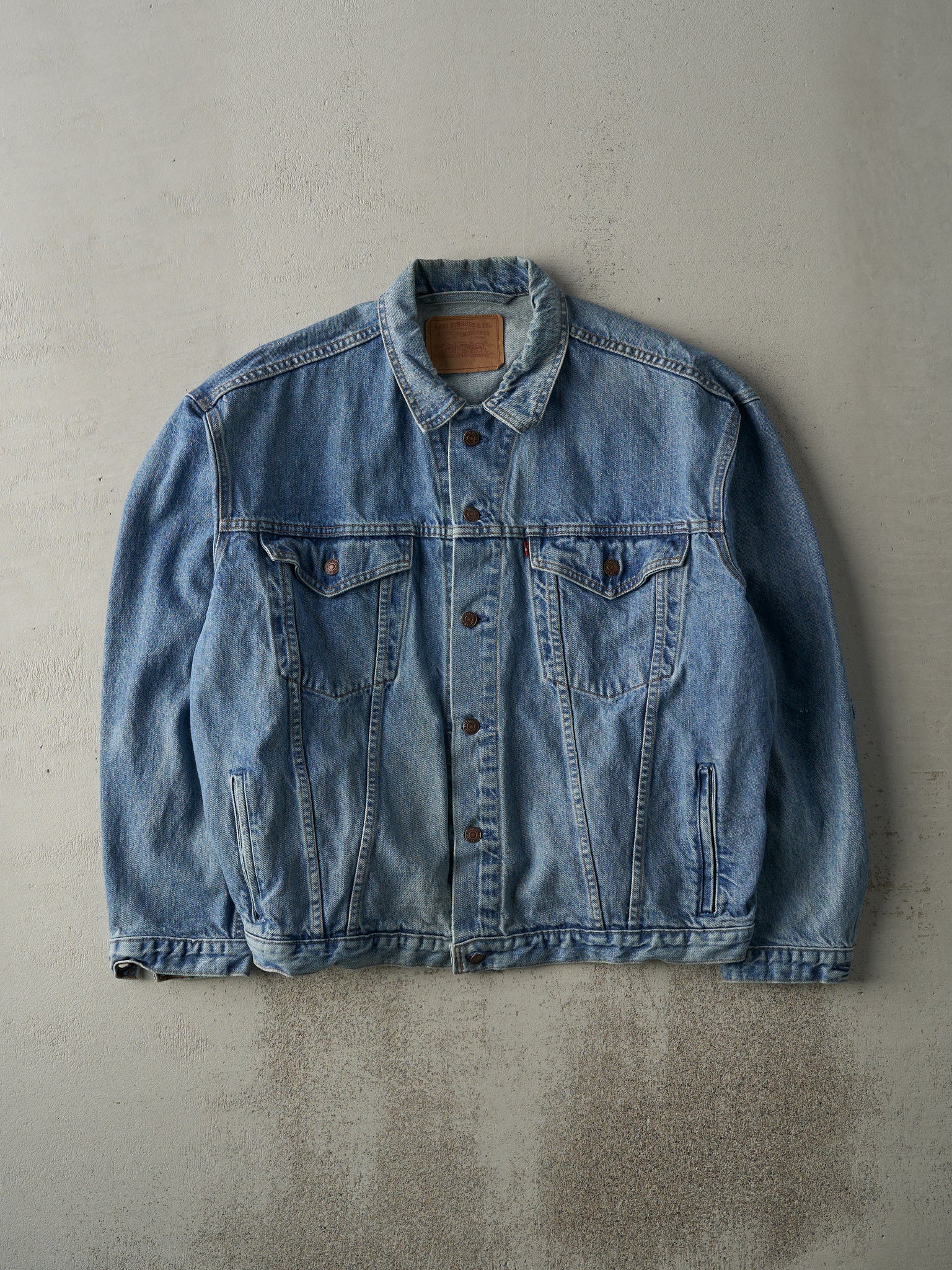 Vintage 90s Light Wash Levi's Type 3 Boxy Denim Jacket (XL)