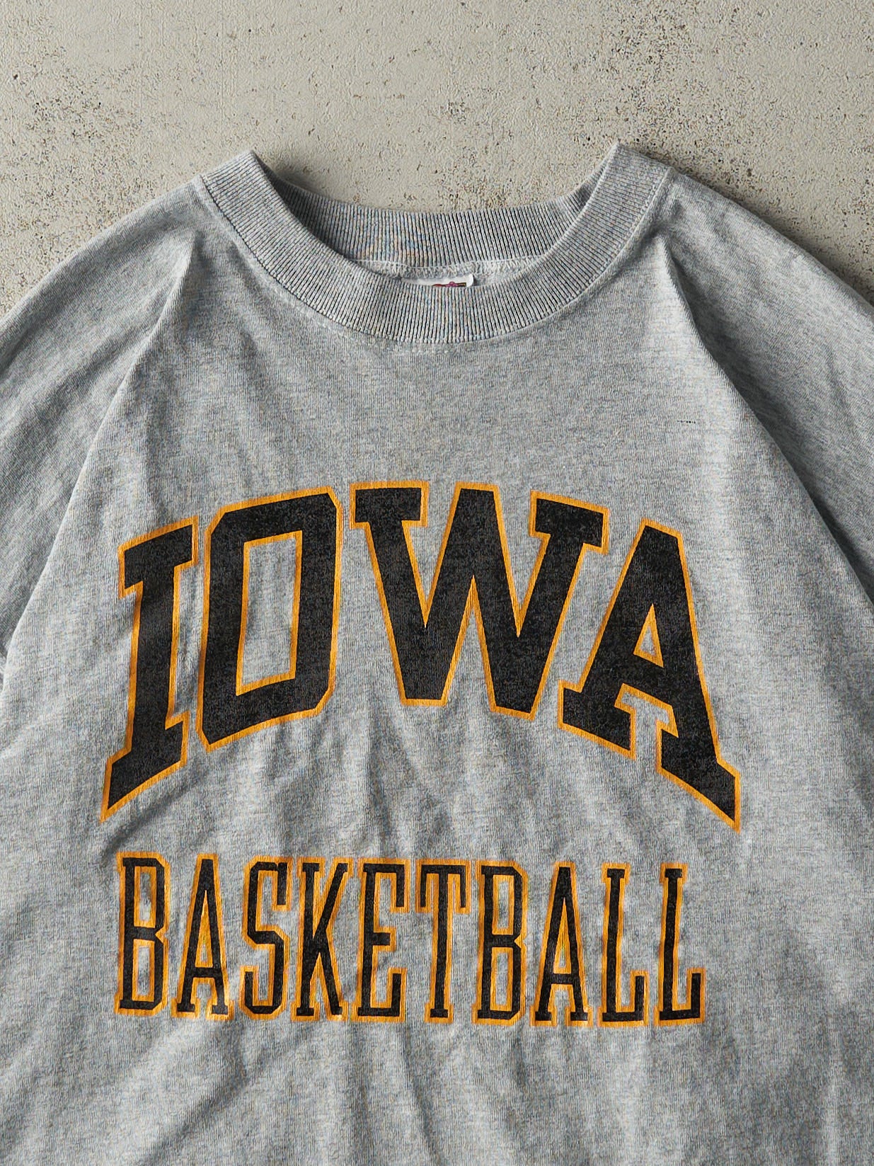 Vintage Y2K Grey Iowa Basketball Tee (L)