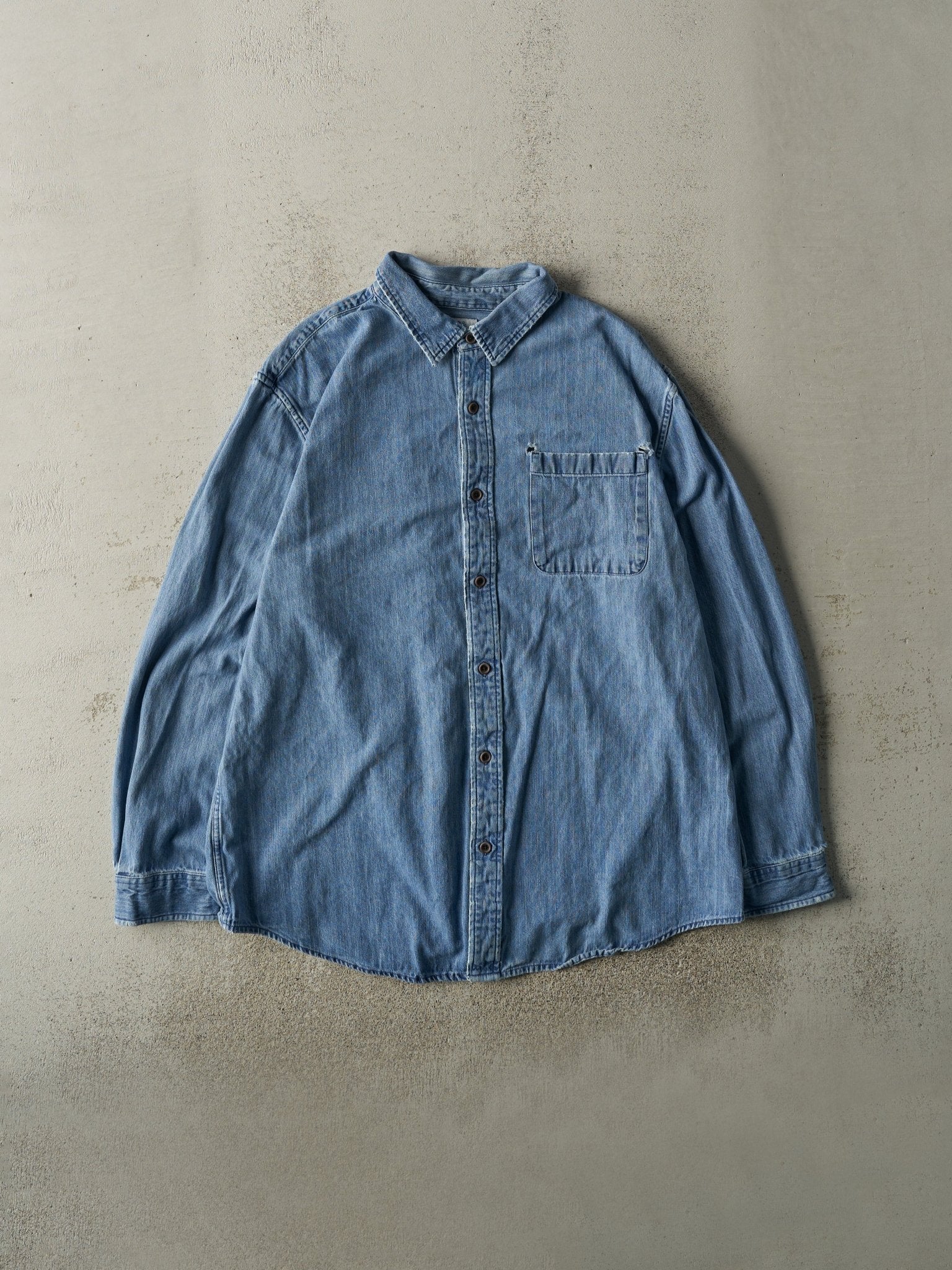 Vintage 90s Light Wash Denim Button Up (L/XL)