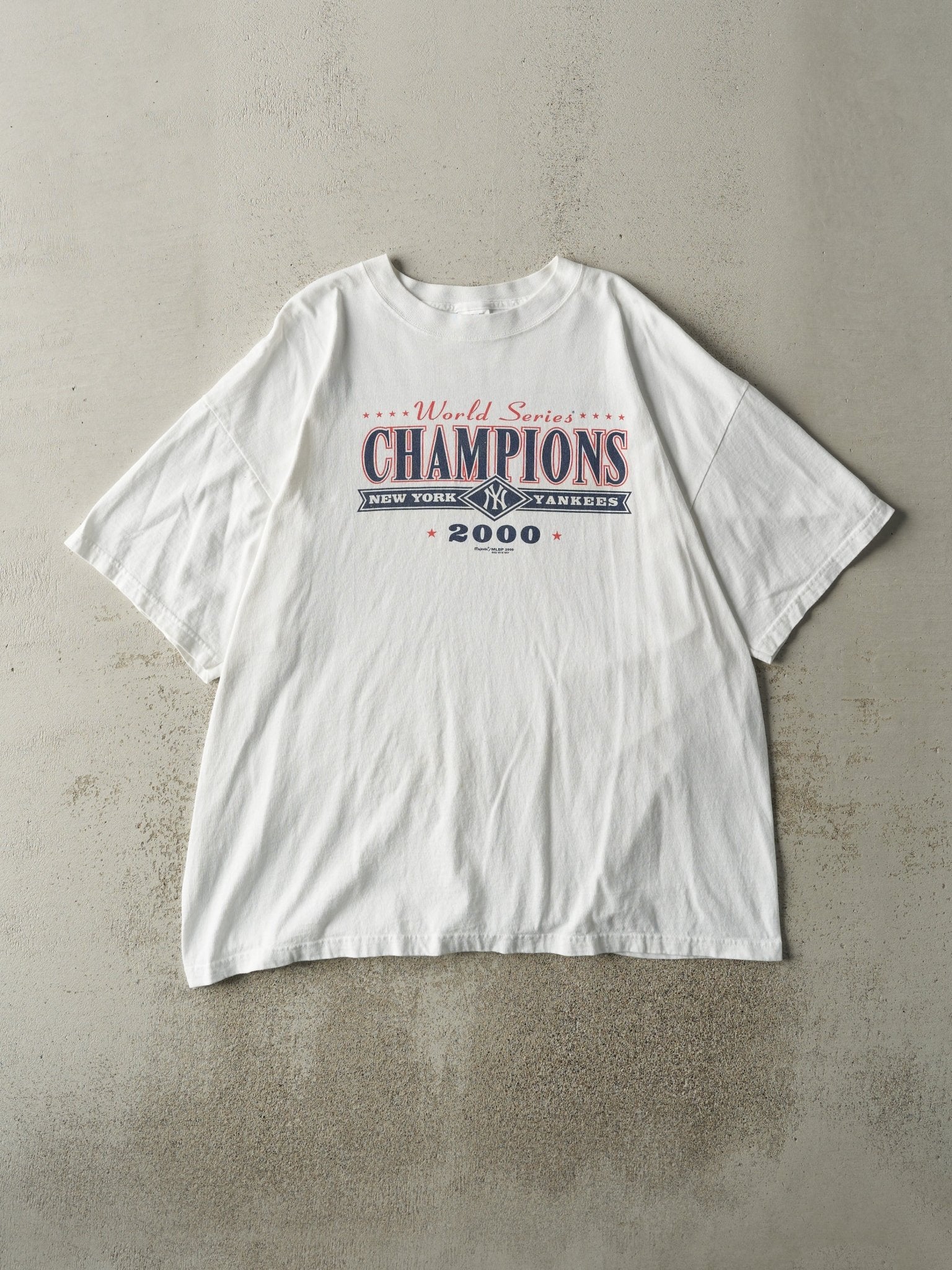 Vintage 00' White New York Yankees World Series Champion Tee (L/XL)