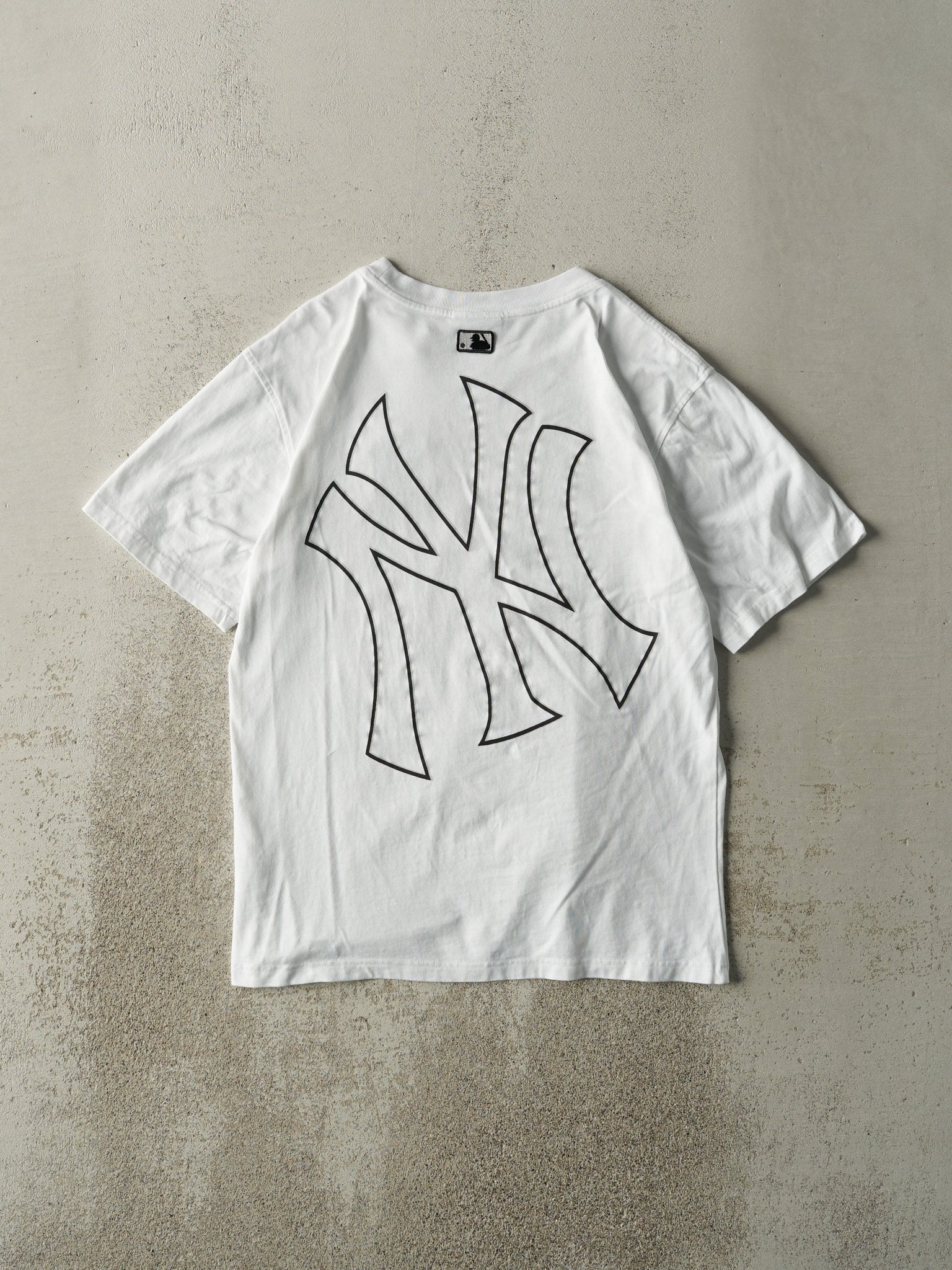 Vintage Y2K White Embroidered New York Yankees Tee (M)
