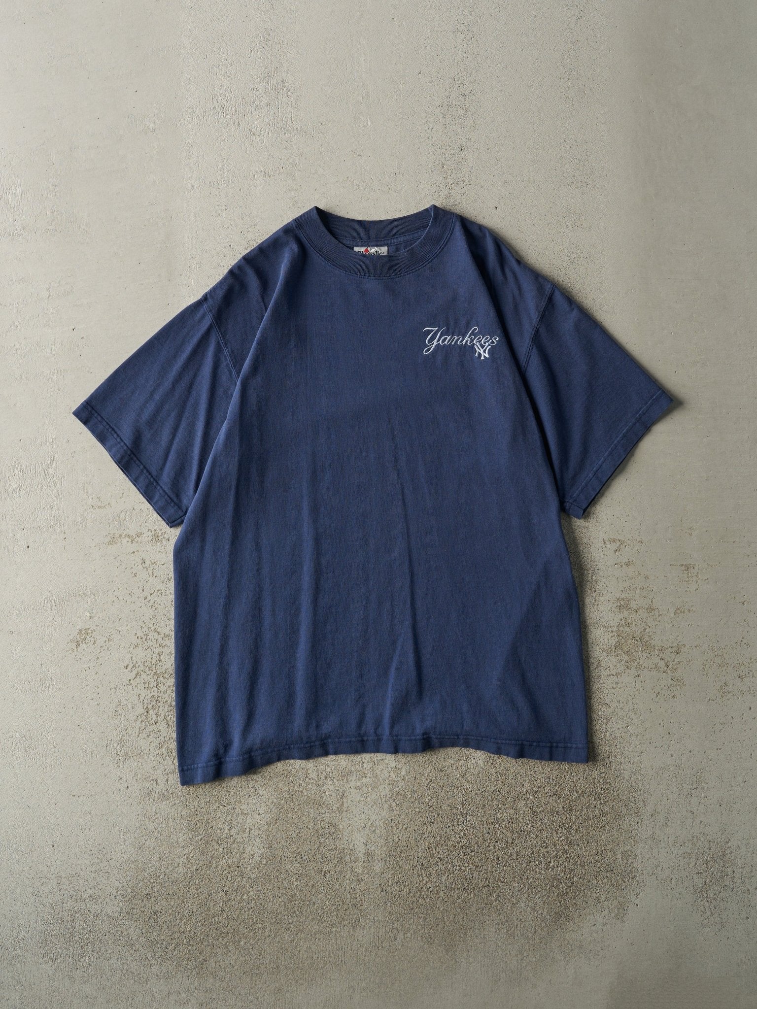 Vintage 90s Navy Blue Embroidered New York Yankees Tee (M/L)