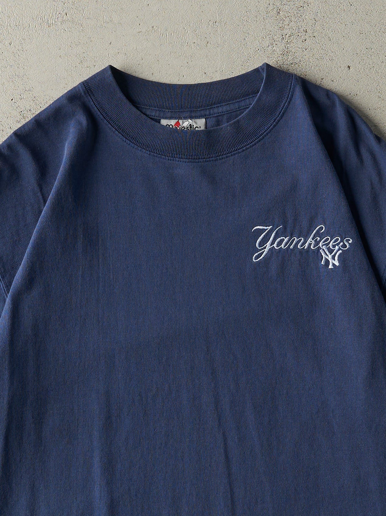 Vintage 90s Navy Blue Embroidered New York Yankees Tee (M/L)