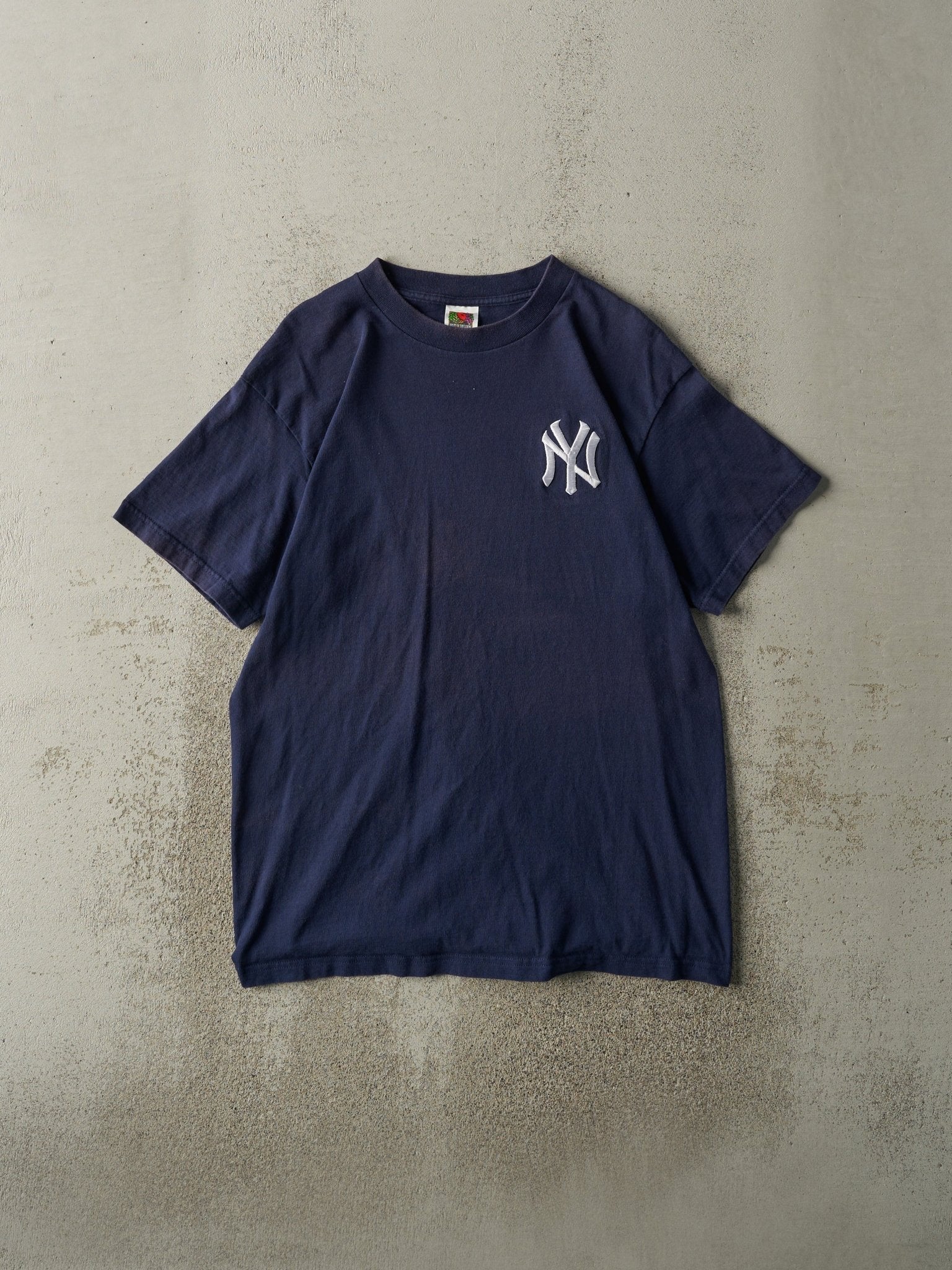 Vintage 90s Navy Blue Embroidered New York Yankees Tee (M)