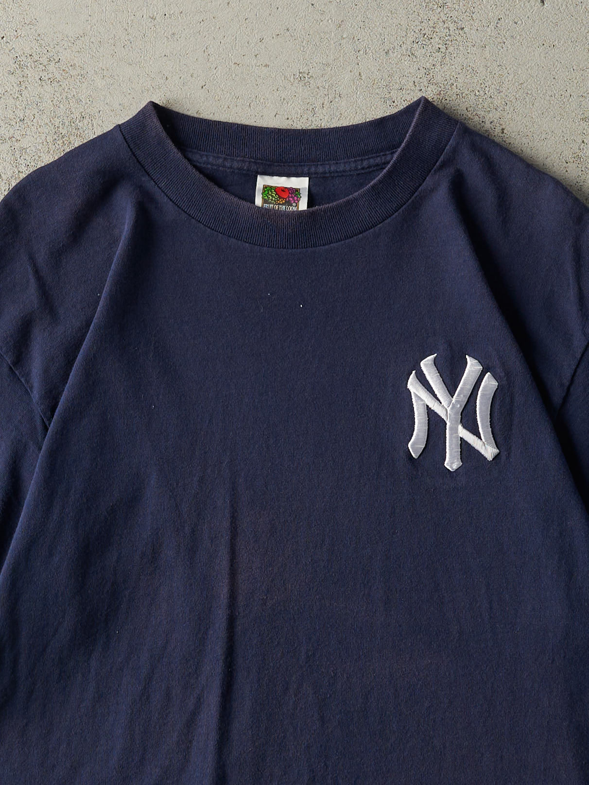 Vintage 90s Navy Blue Embroidered New York Yankees Tee (M)