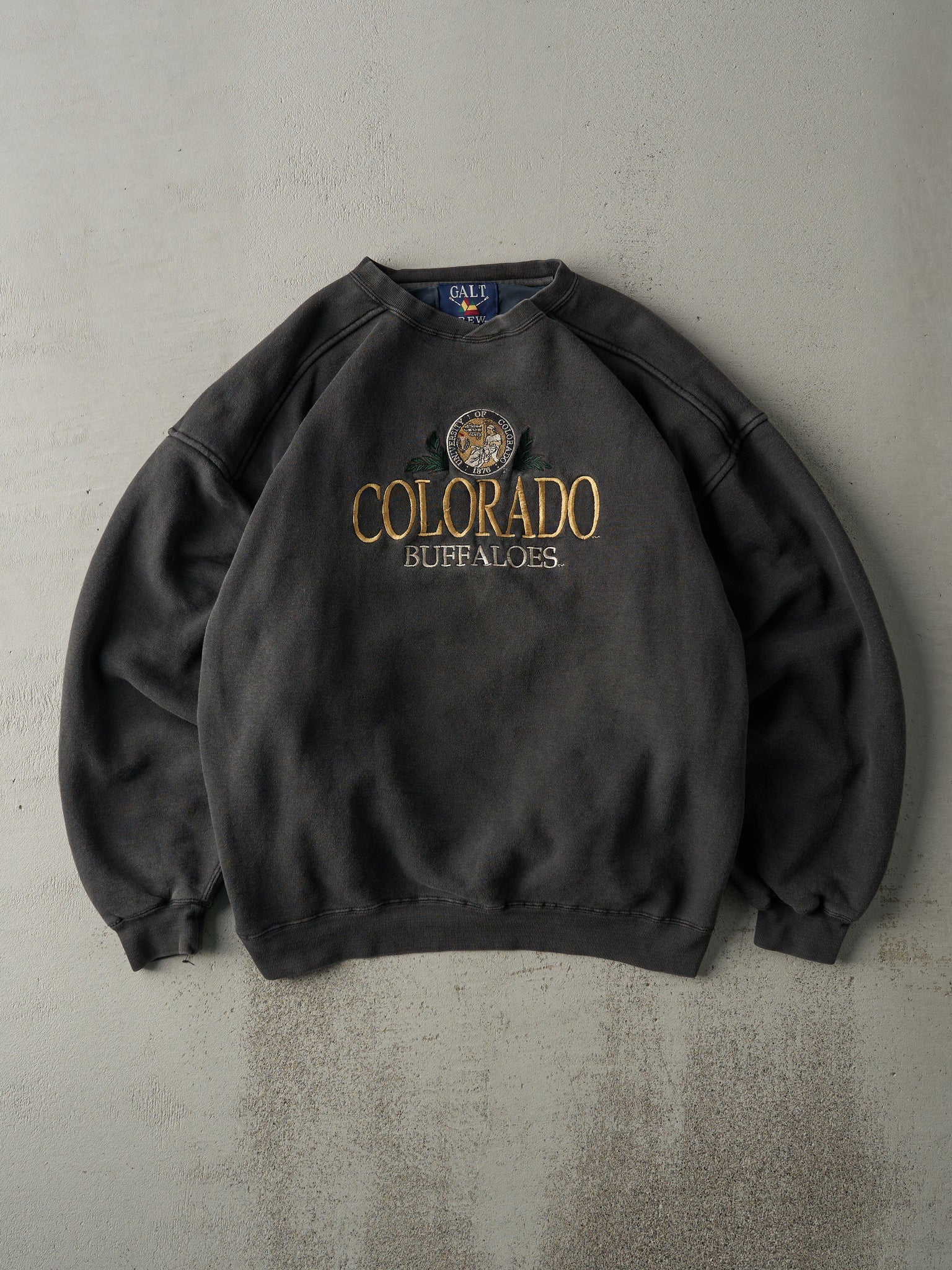 Vintage 90s Faded Black Embroidered University of Colorado Buffaloes Crewneck (L/XL)