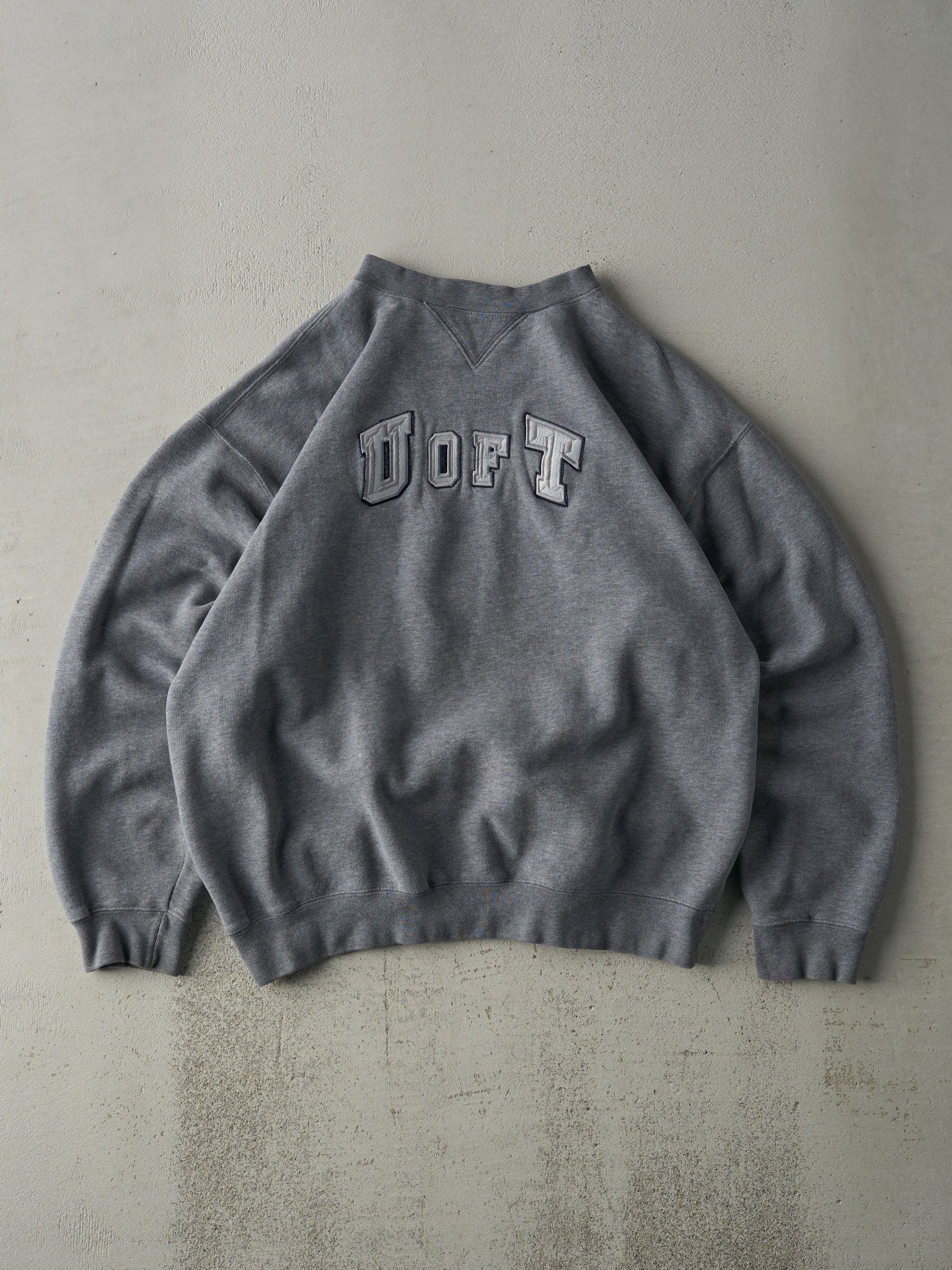 Vintage Y2K Grey University of Toronto Embroidered Crewneck (L)