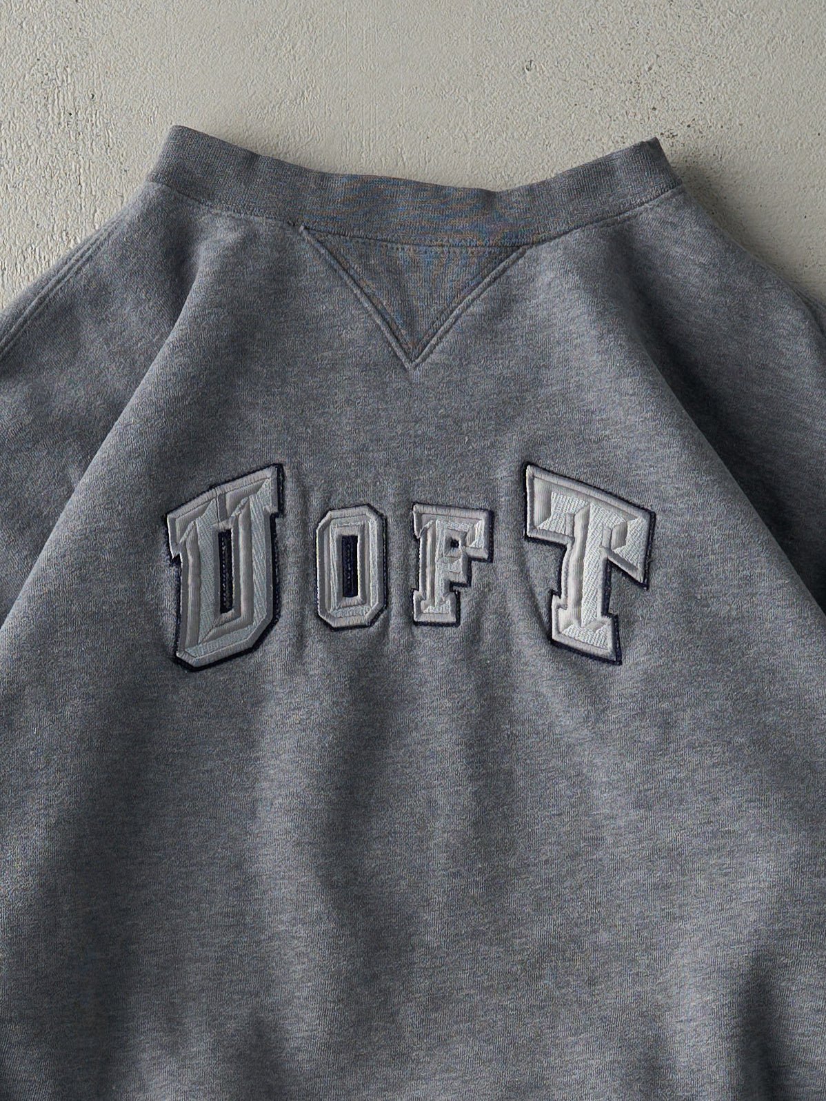 Vintage Y2K Grey University of Toronto Embroidered Crewneck (L)