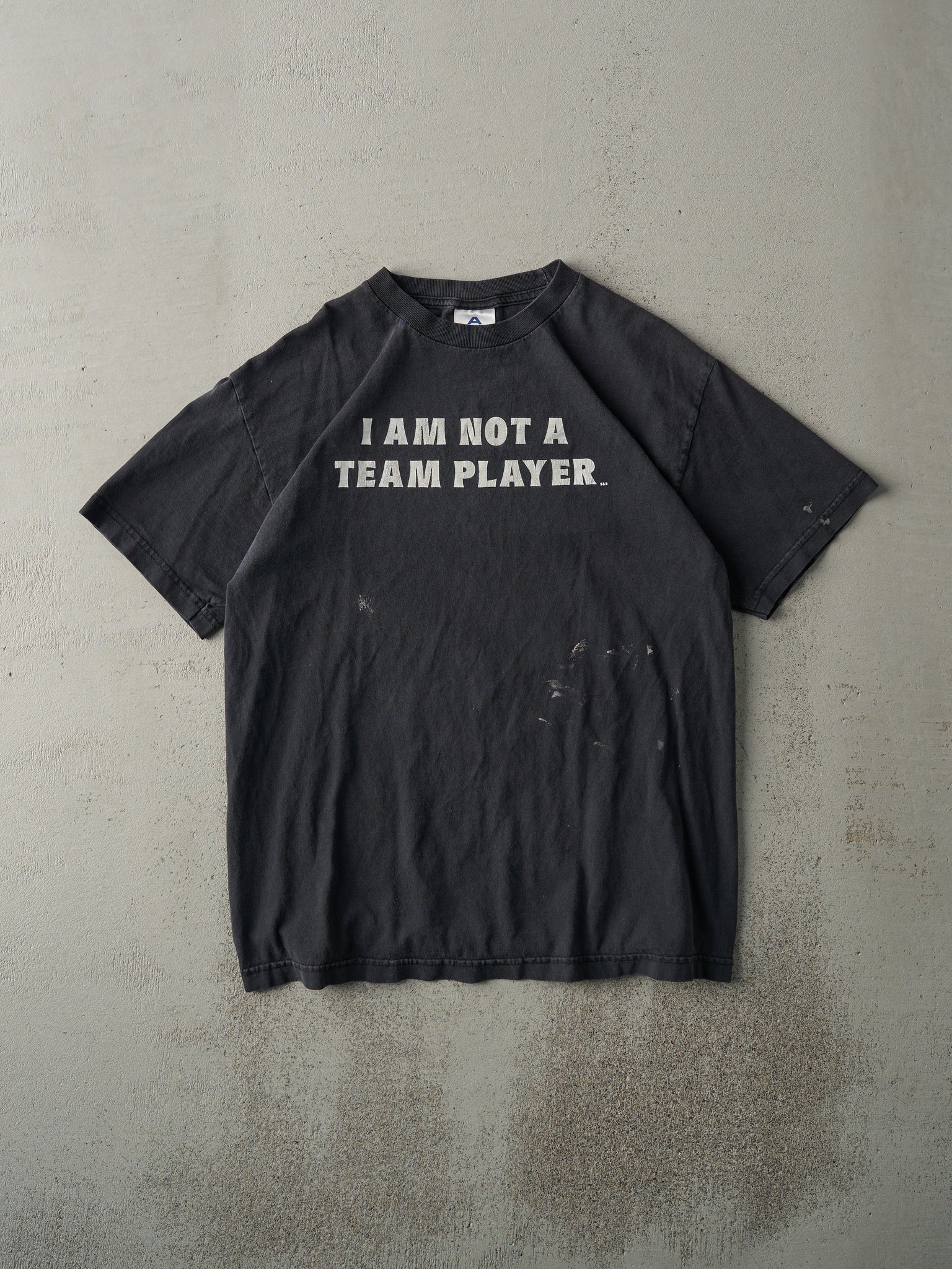 Vintage Y2K Faded Black "I Am Not A Team Player" Tee (M)