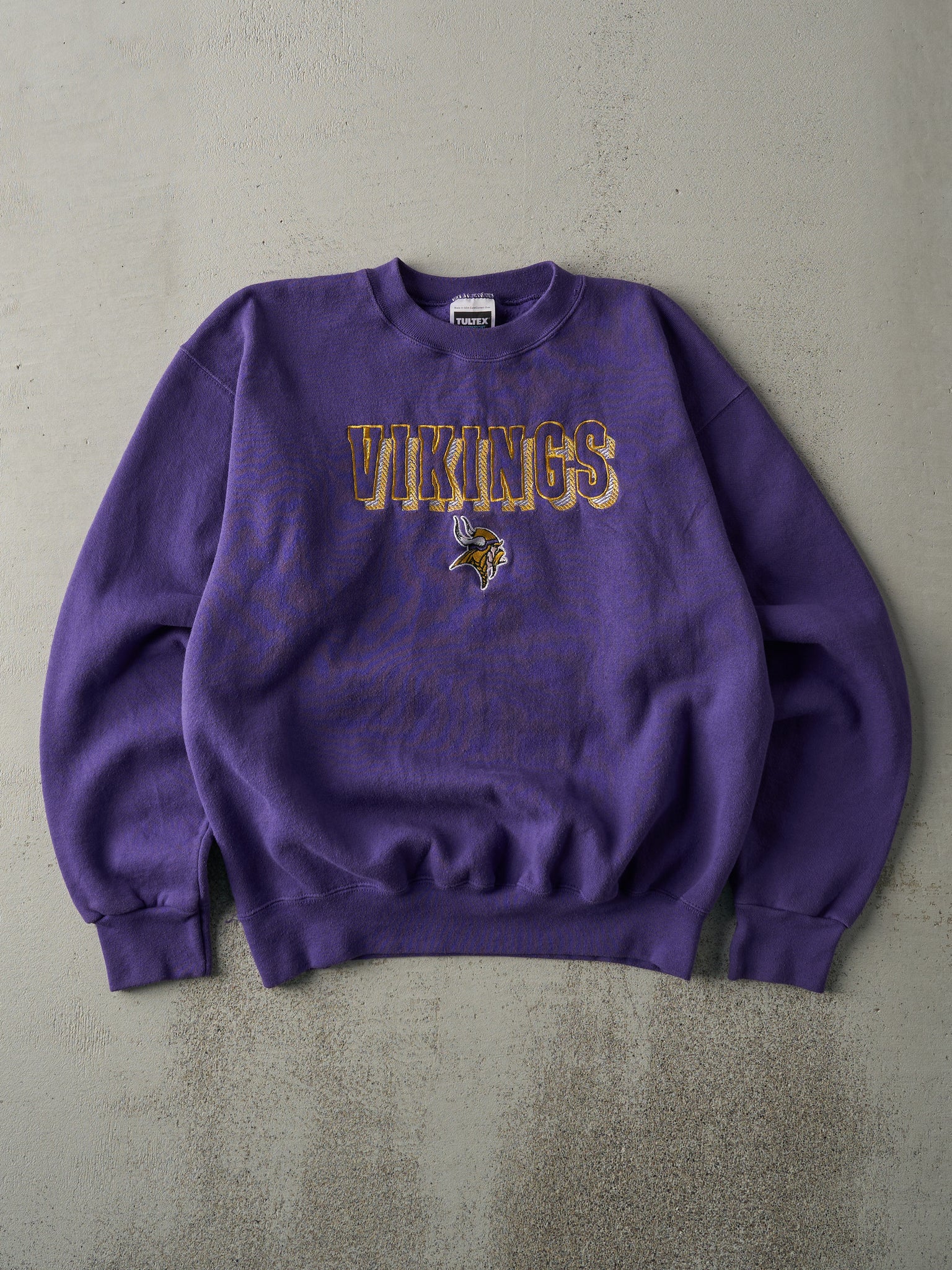 Vintage 90s Purple Embroidered Minnesota Vikings NFL Crewneck (M)