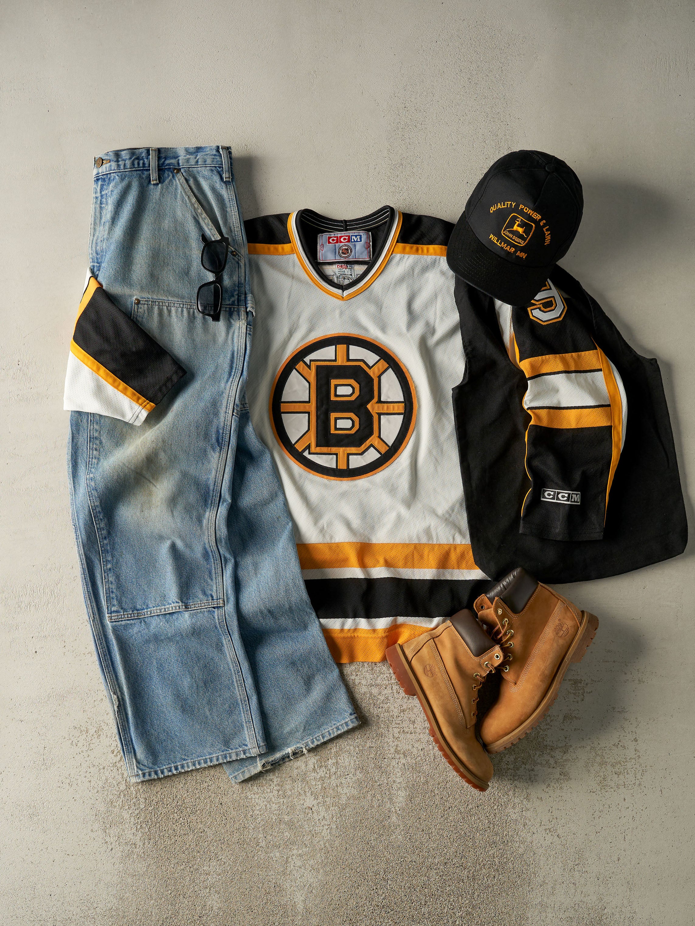 Vintage 90s White Boston Bruins Hockey Jersey (XXL)