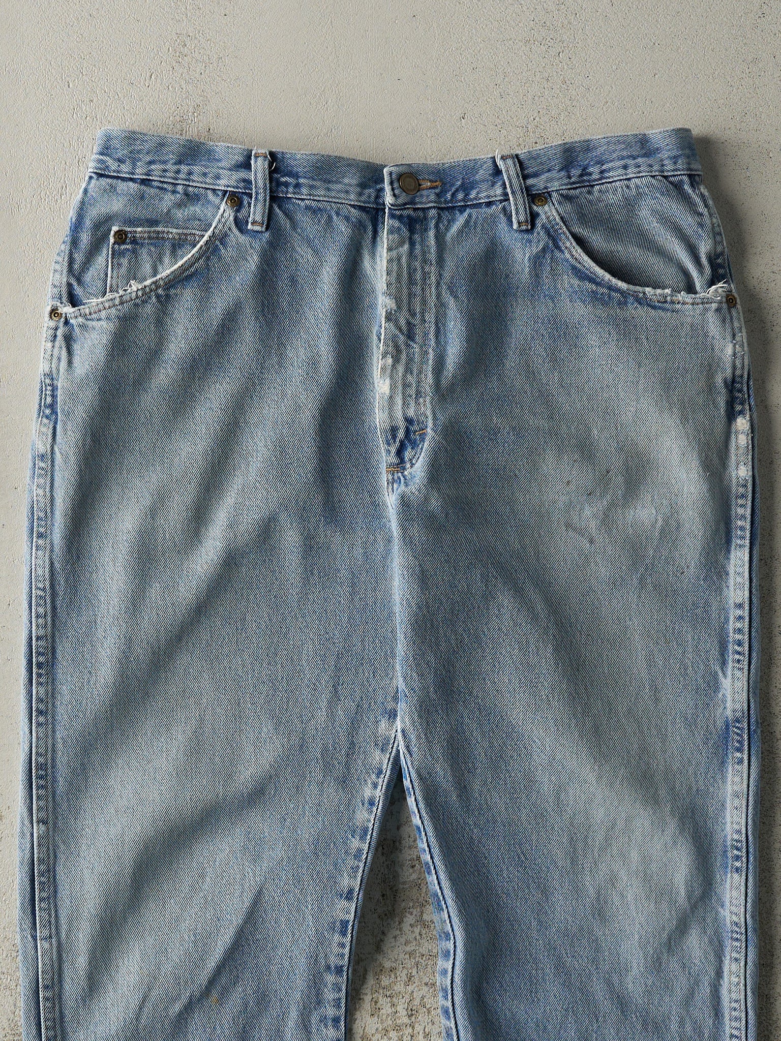 Vintage 90s Light Wash Wrangler Jeans (37x29.5)