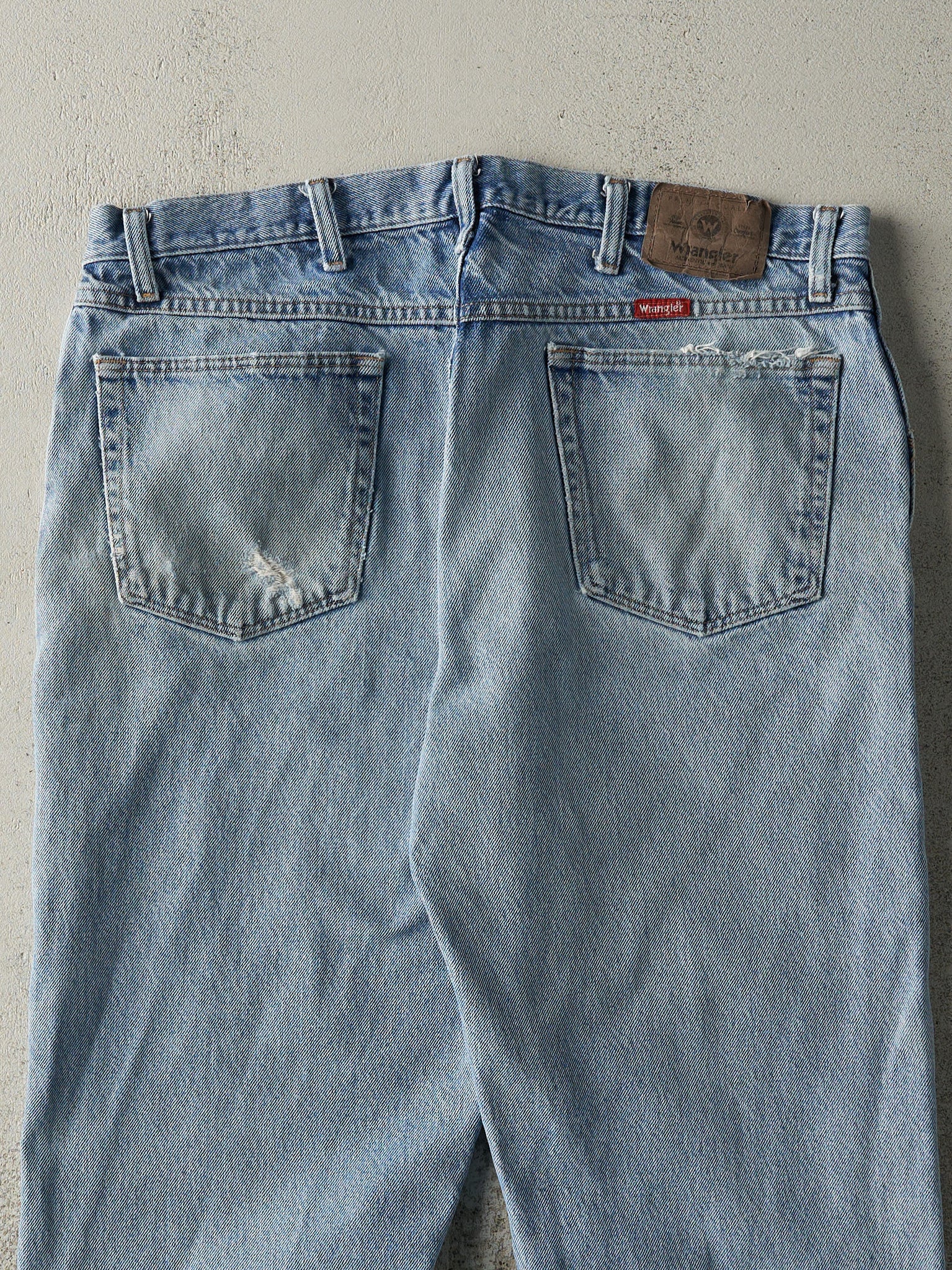 Vintage 90s Light Wash Wrangler Jeans (37x29.5)