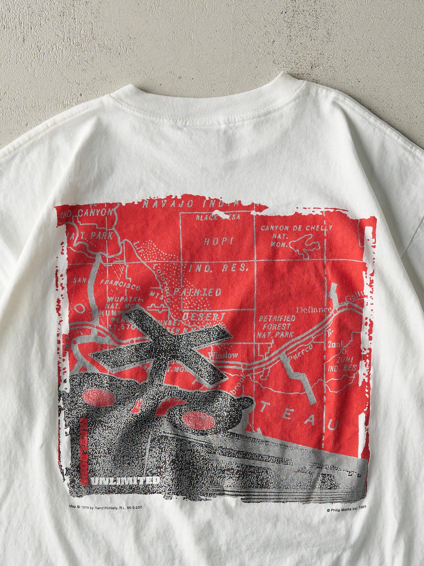 Vintage 95' White Marlboro Unlimited Pocket Tee (L)