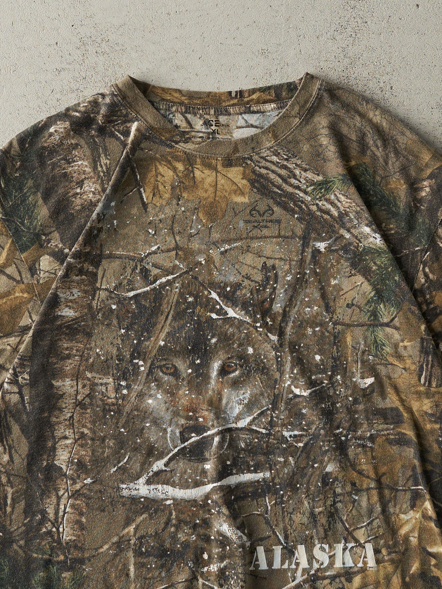 Vintage Y2K Camo Alaska Realtree Wolf Tee (M)