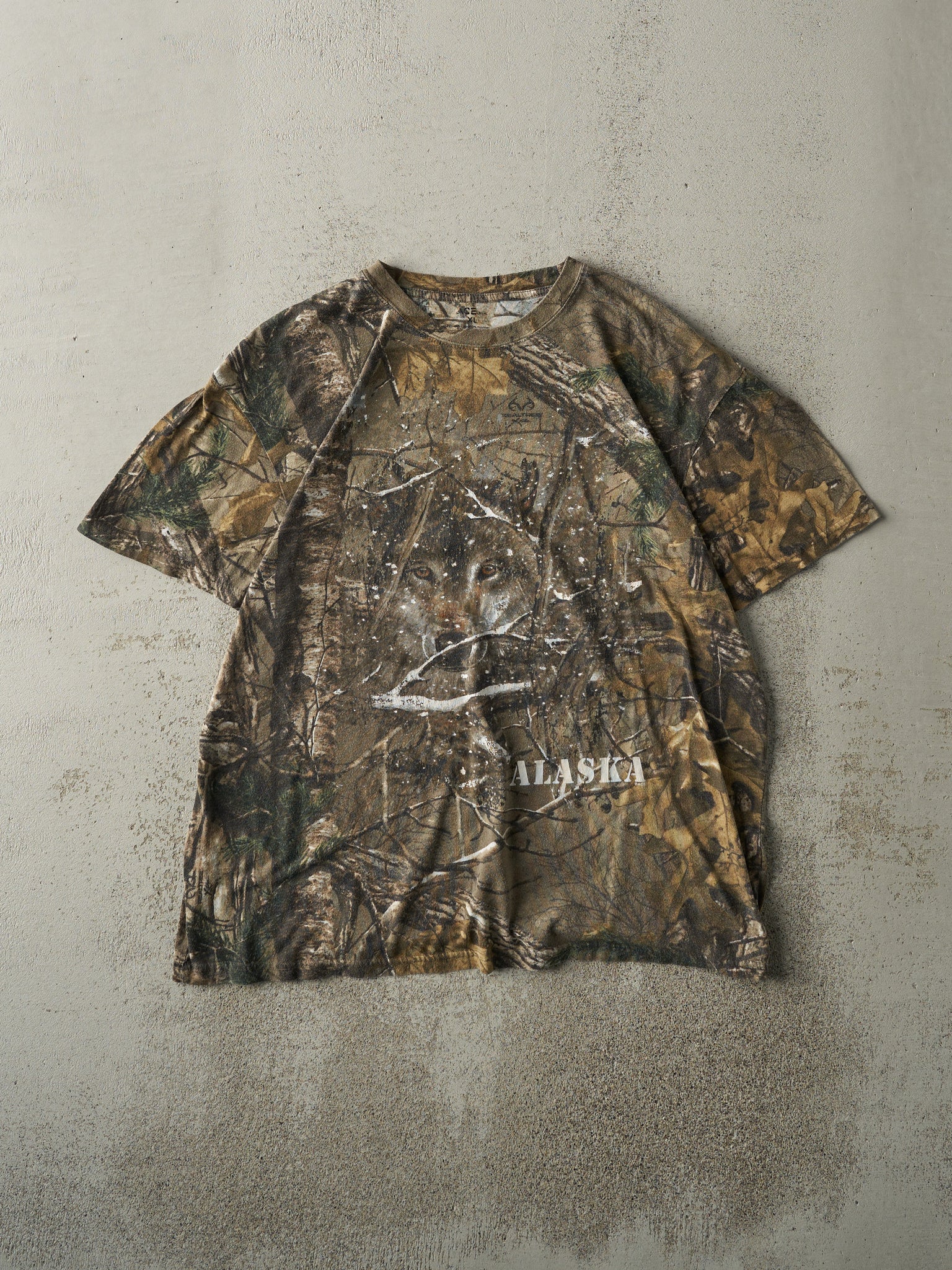 Vintage Y2K Camo Alaska Realtree Wolf Tee (M)