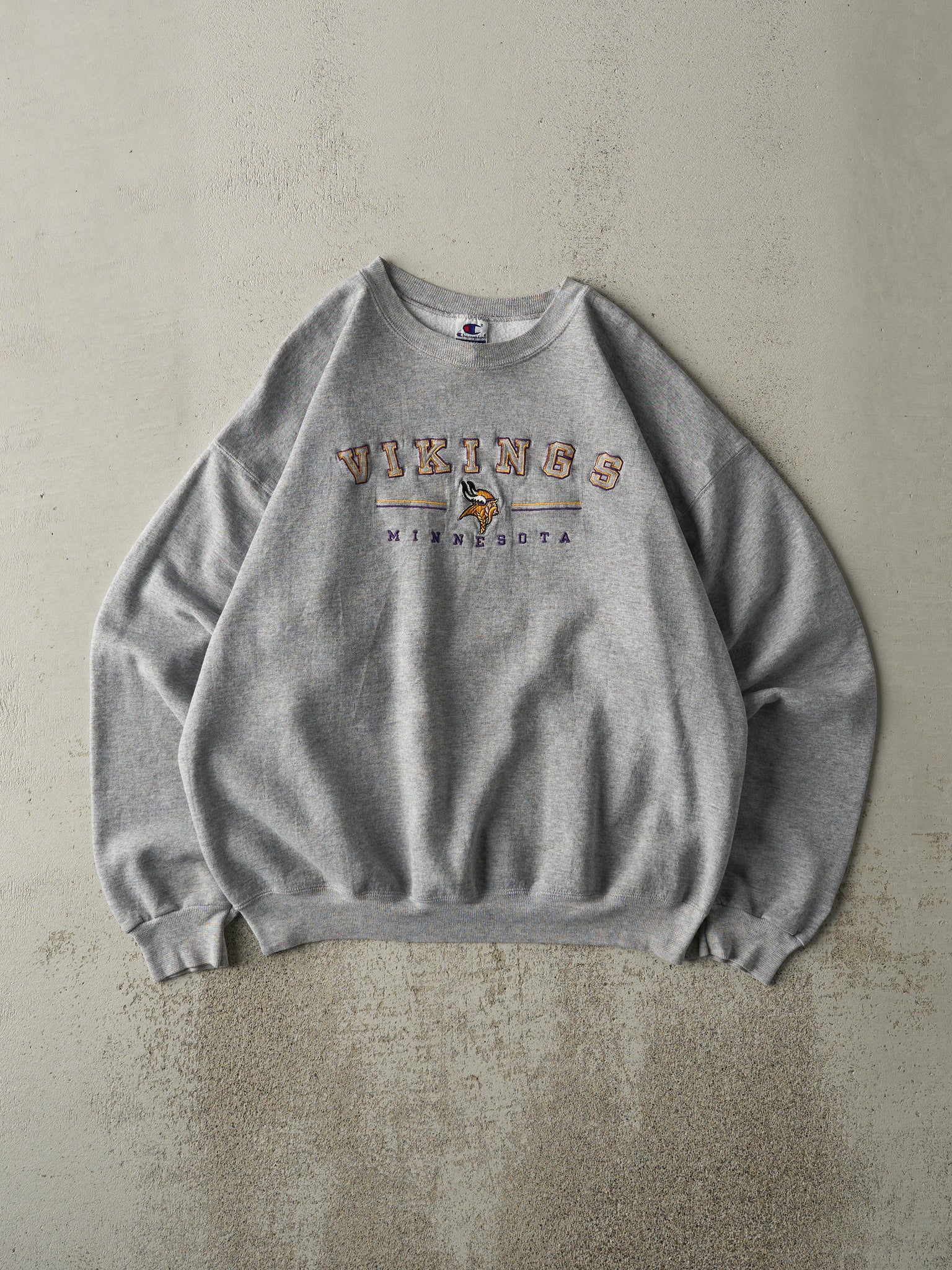 Vintage 90s Grey Embroidered Minnesota Vikings Crewneck (L)