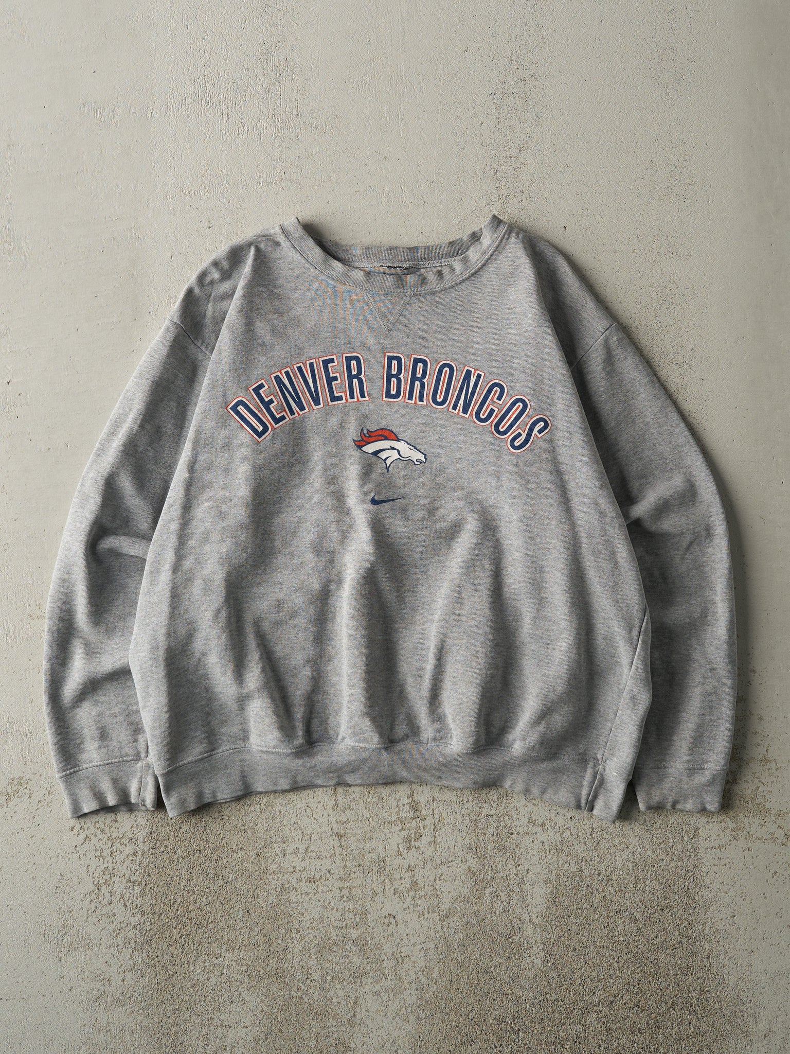 Vintage Y2K Grey Denver Broncos Nike Boxy Crewneck (M)