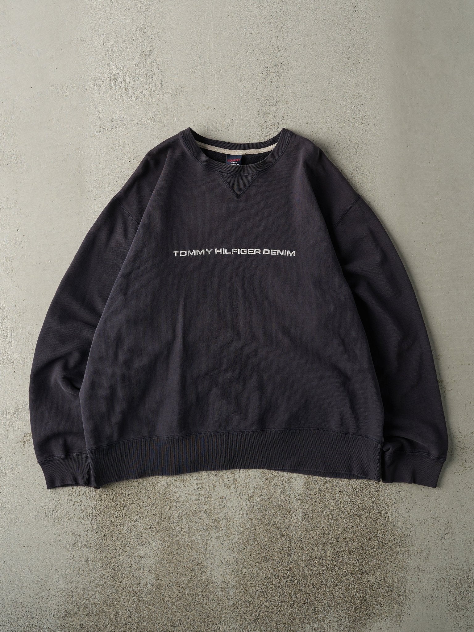 Vintage Y2K Navy Blue Embroidered Tommy Hilfiger Denim Crewneck (XL/XXL)