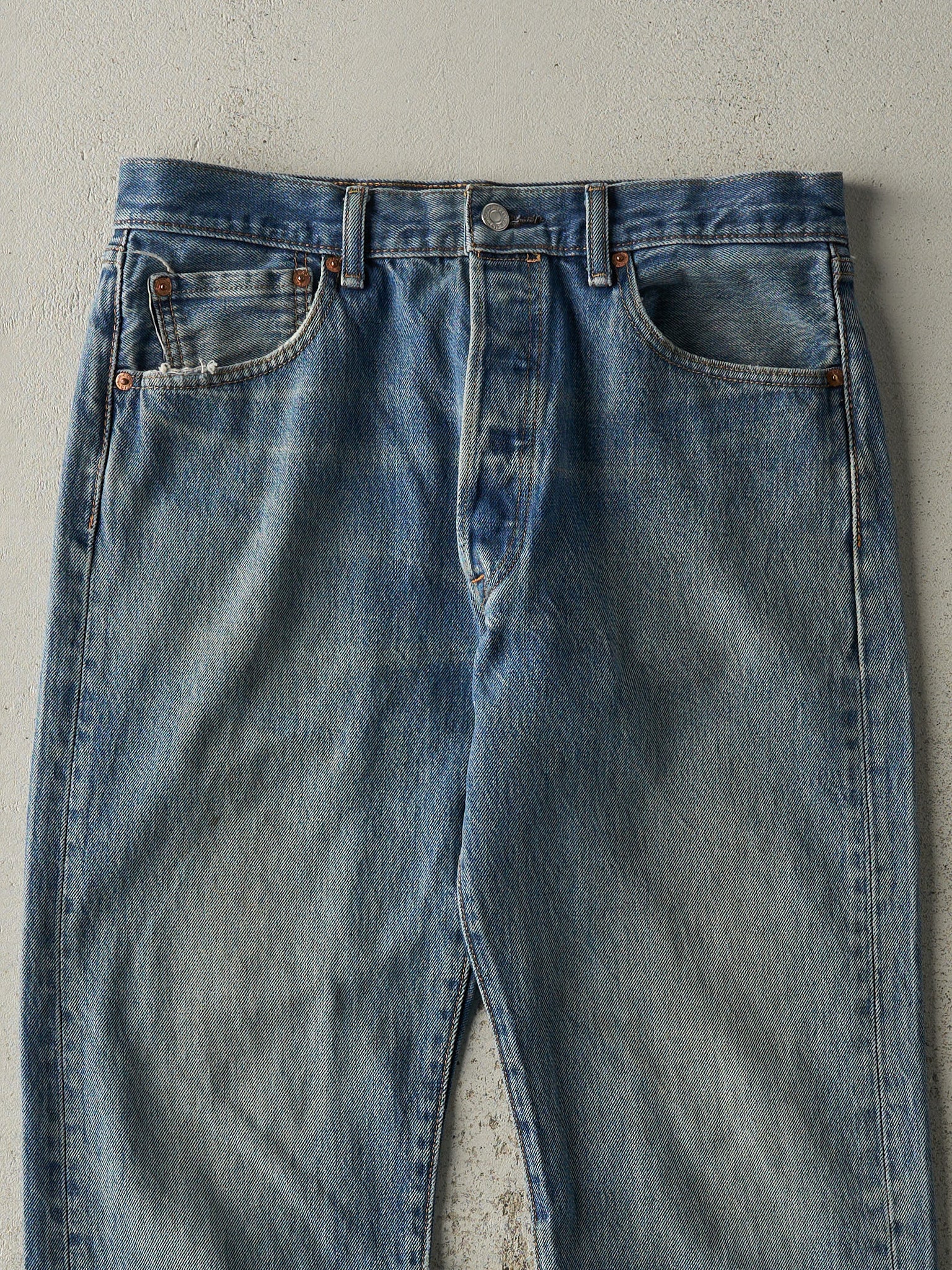 Vintage Y2K Mid Wash Levi's 501 Jeans (32x28)