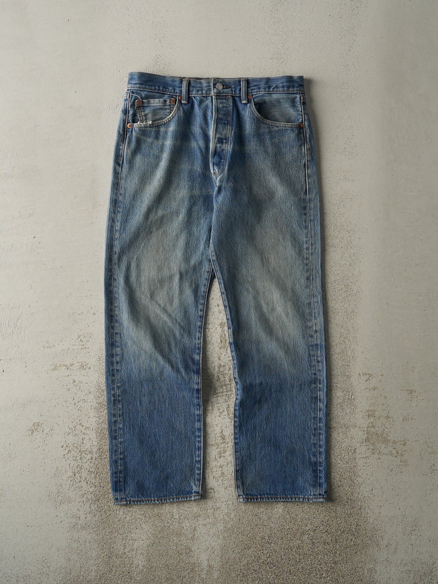 Vintage Y2K Mid Wash Levi's 501 Jeans (32x28)