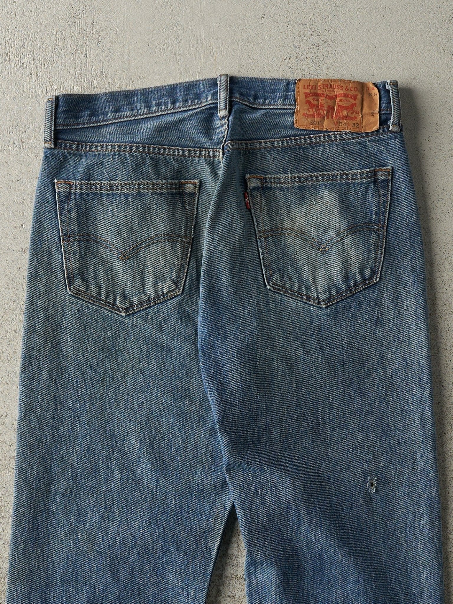 Vintage Y2K Mid Wash Levi's 501 Jeans (32x28)