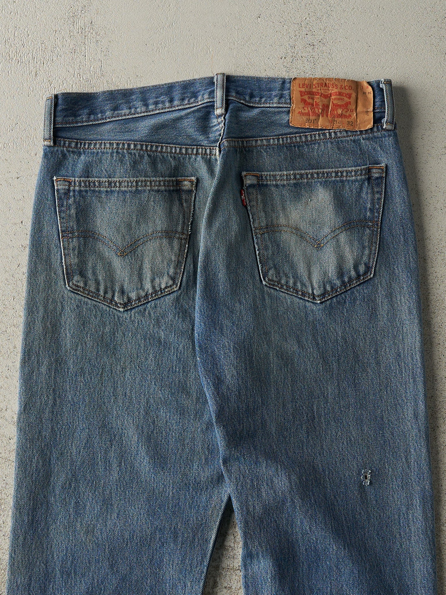 Vintage Y2K Mid Wash Levi's 501 Jeans (32x28)