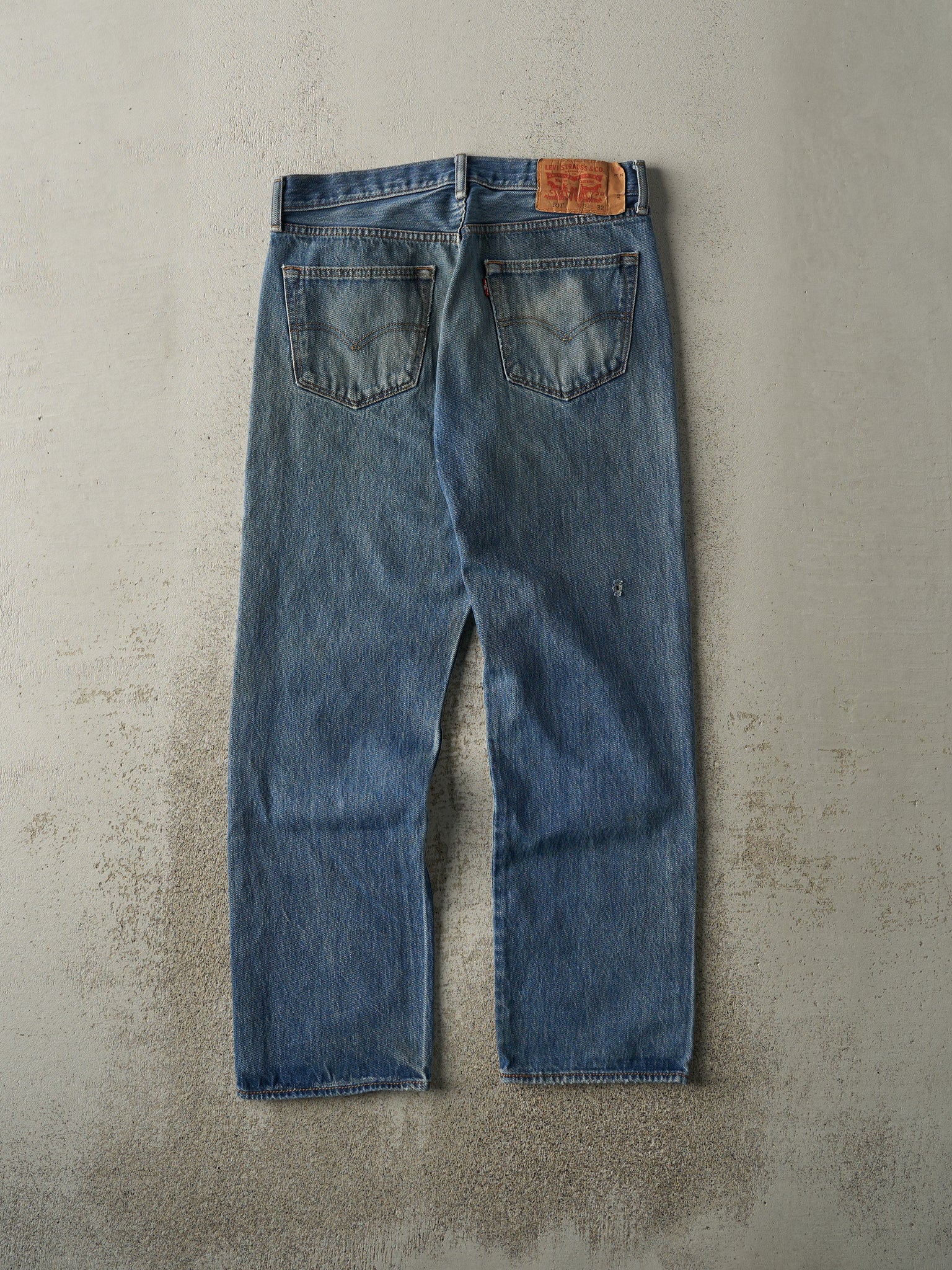 Vintage Y2K Mid Wash Levi's 501 Jeans (32x28)