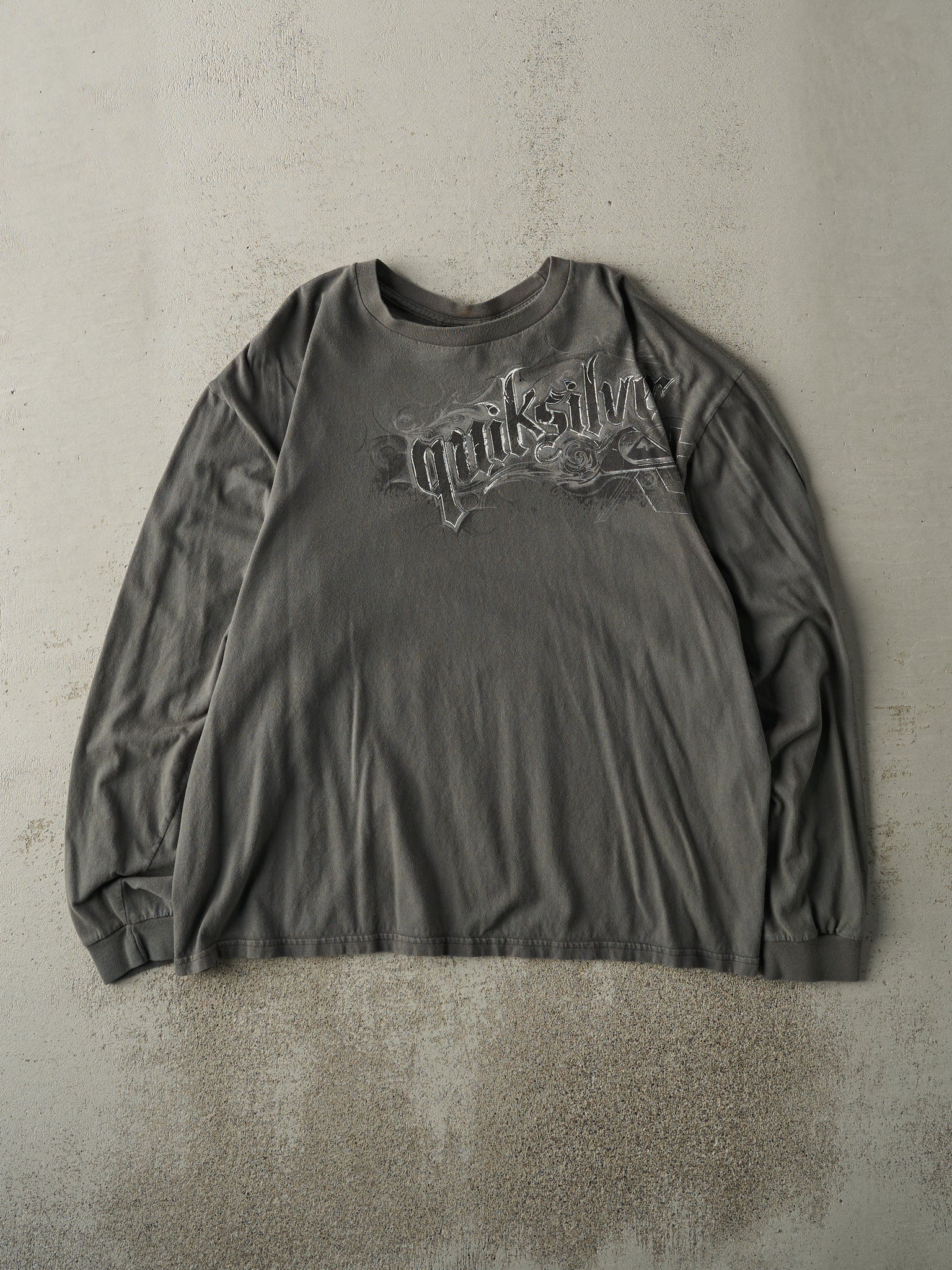 Vintage Y2K Charcoal Grey Quiksilver Long Sleeve (L)