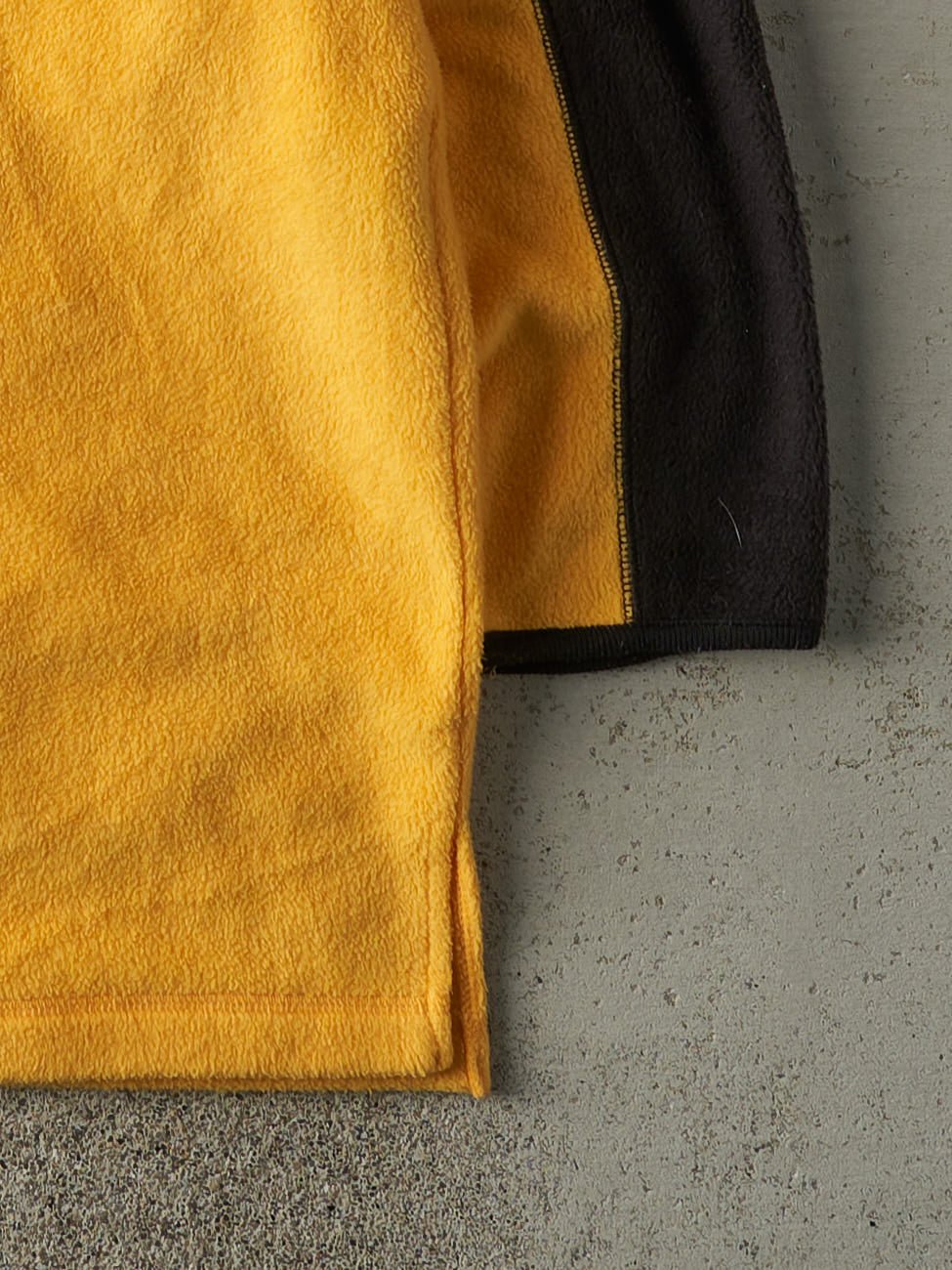 Vintage Y2K Black & Yellow Quarter Zip Fleece (XL/XXL)