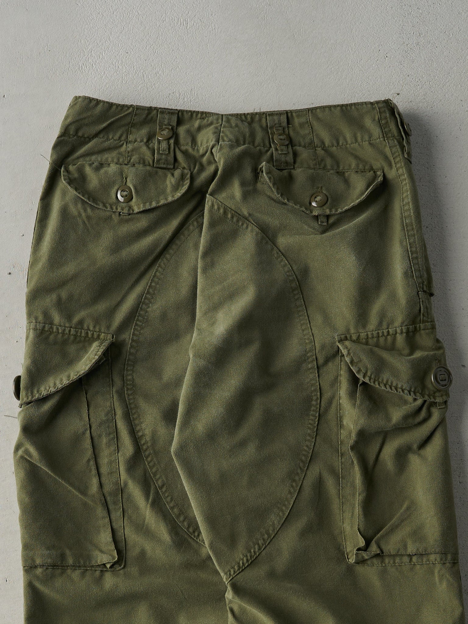 Vintage 98' Army Green Parachute Military Pants (31x28.5)