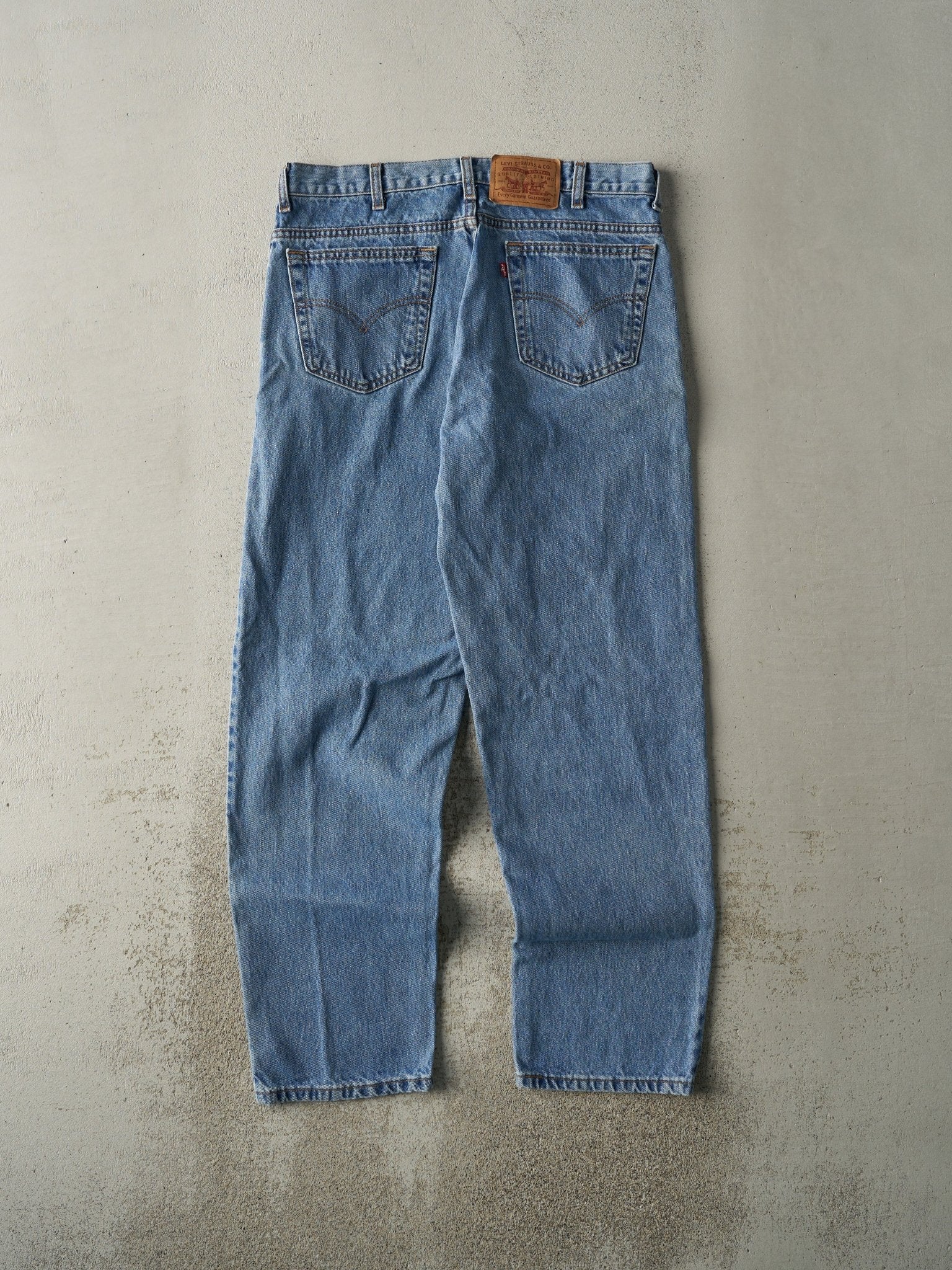 Vintage 90s Light Wash Levi's 550 Jeans (35.5x32)