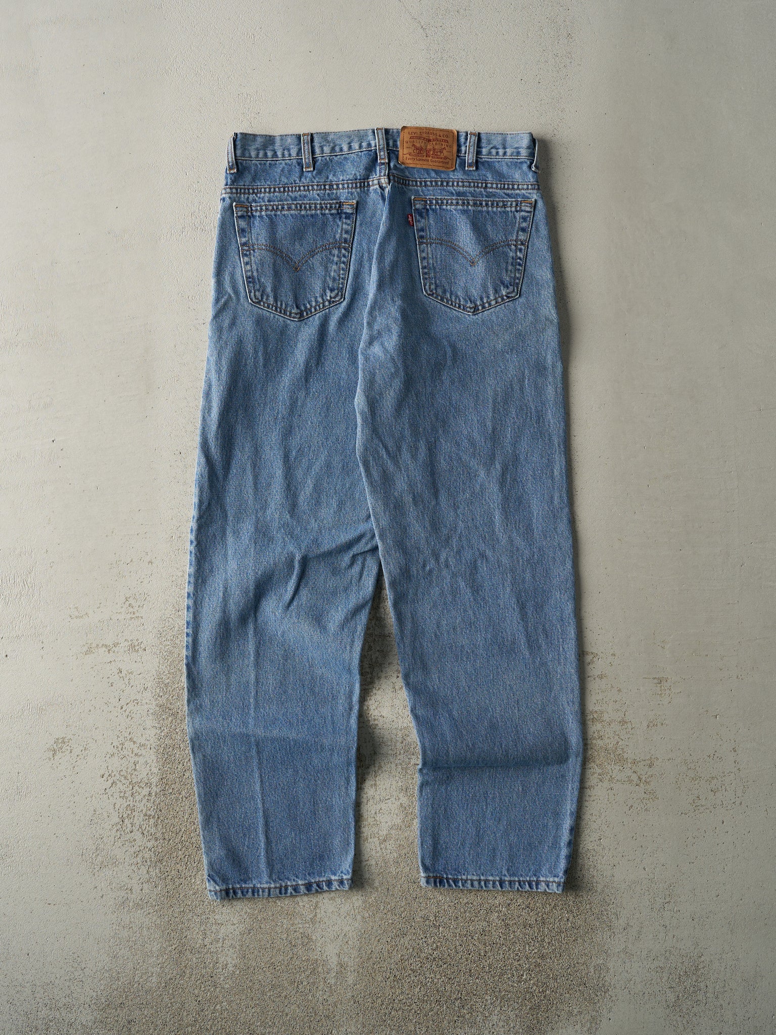 Vintage 90s Light Wash Levi's 550 Jeans (35.5x32)