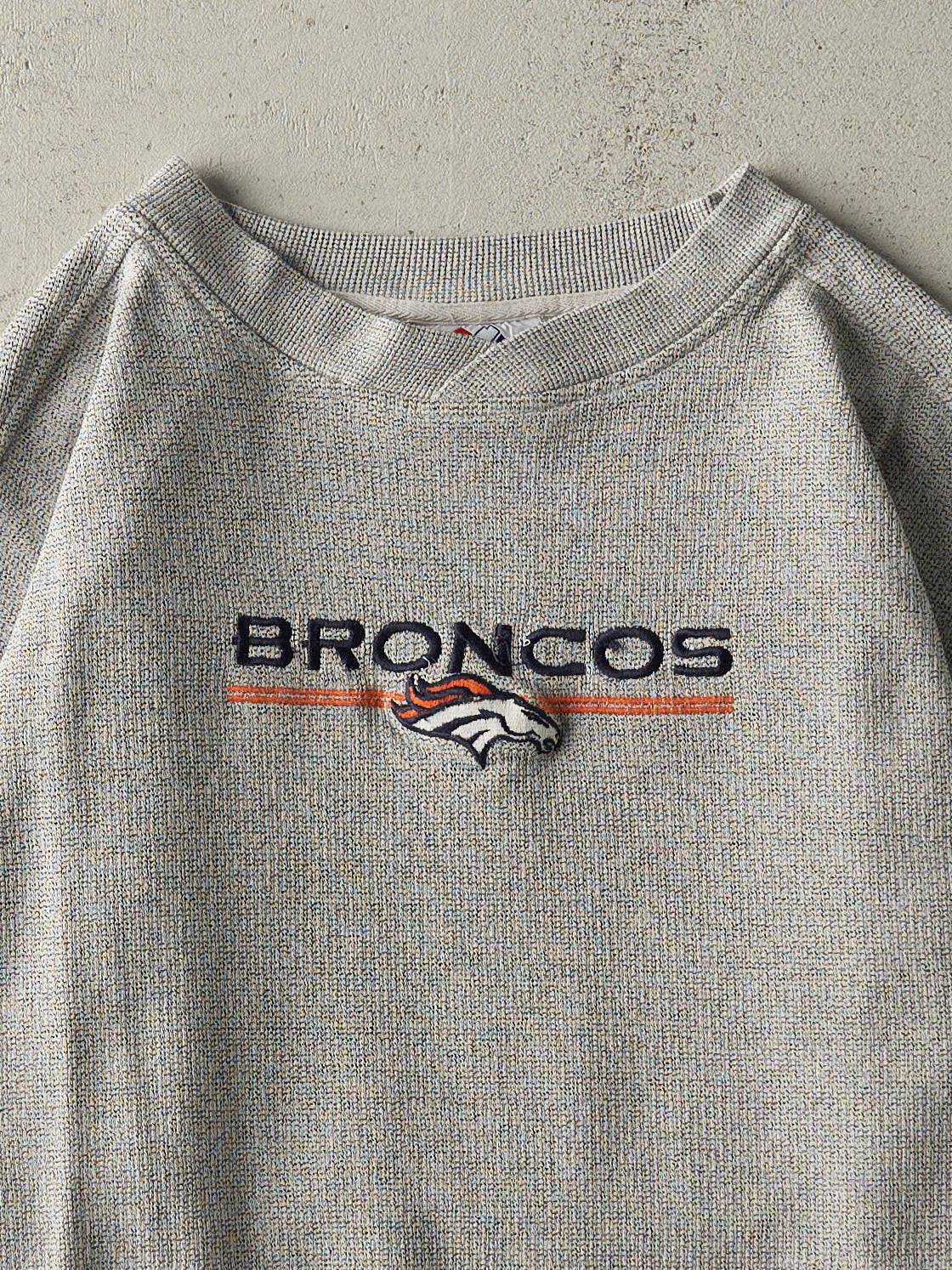 Vintage 90s Grey Embroidered Denver Broncos Textured Crewneck (M/L)