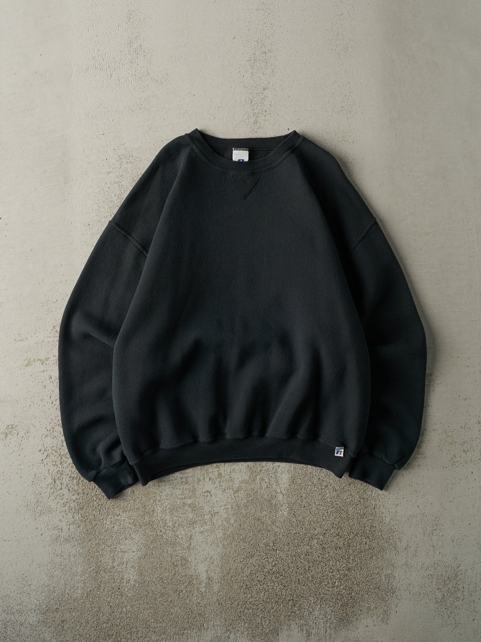 Vintage Y2K Black Russell Athletic Blank Crewneck (L)