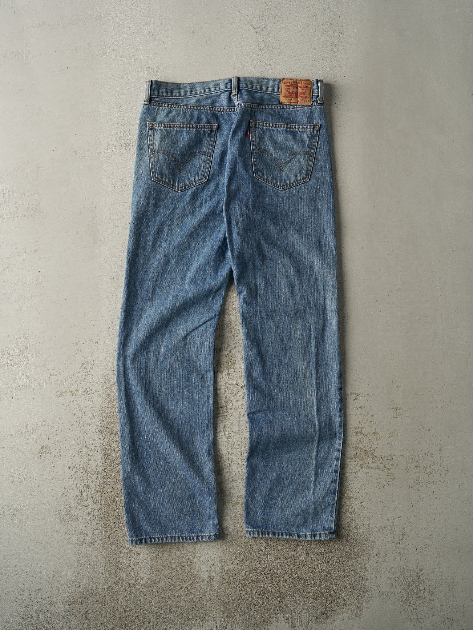 Vintage Y2K Mid Wash Levi's 505 Jeans (35.5x33)