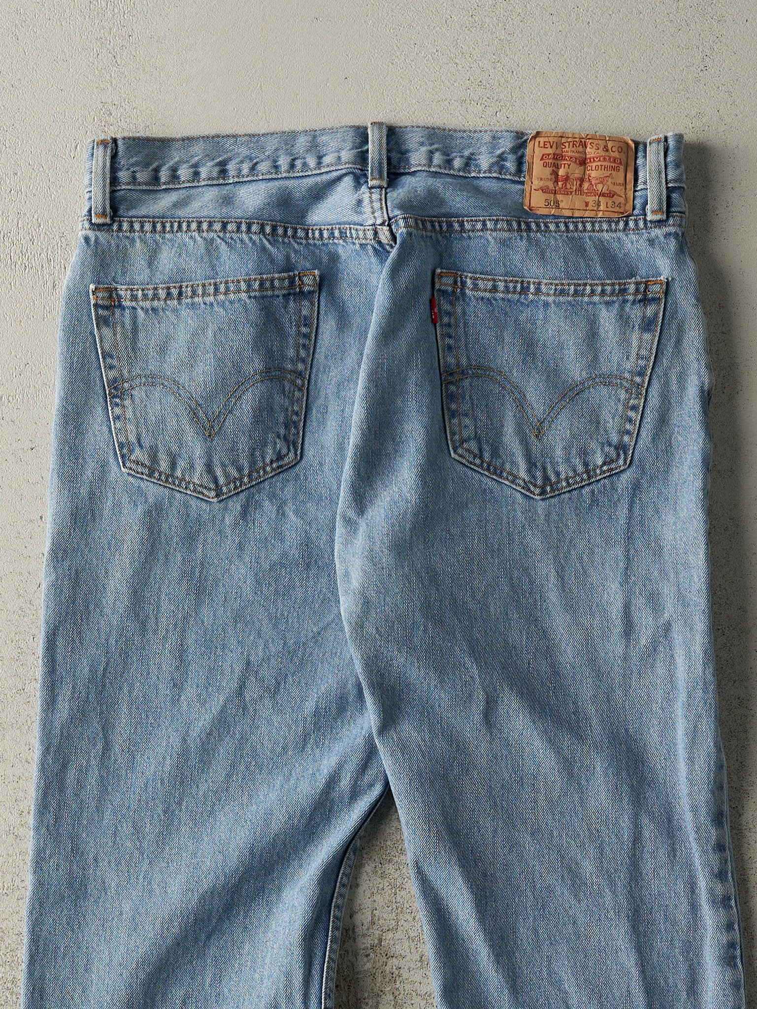 Vintage Y2K Light Wash Levi's 505 Jeans (35.5x33.5)