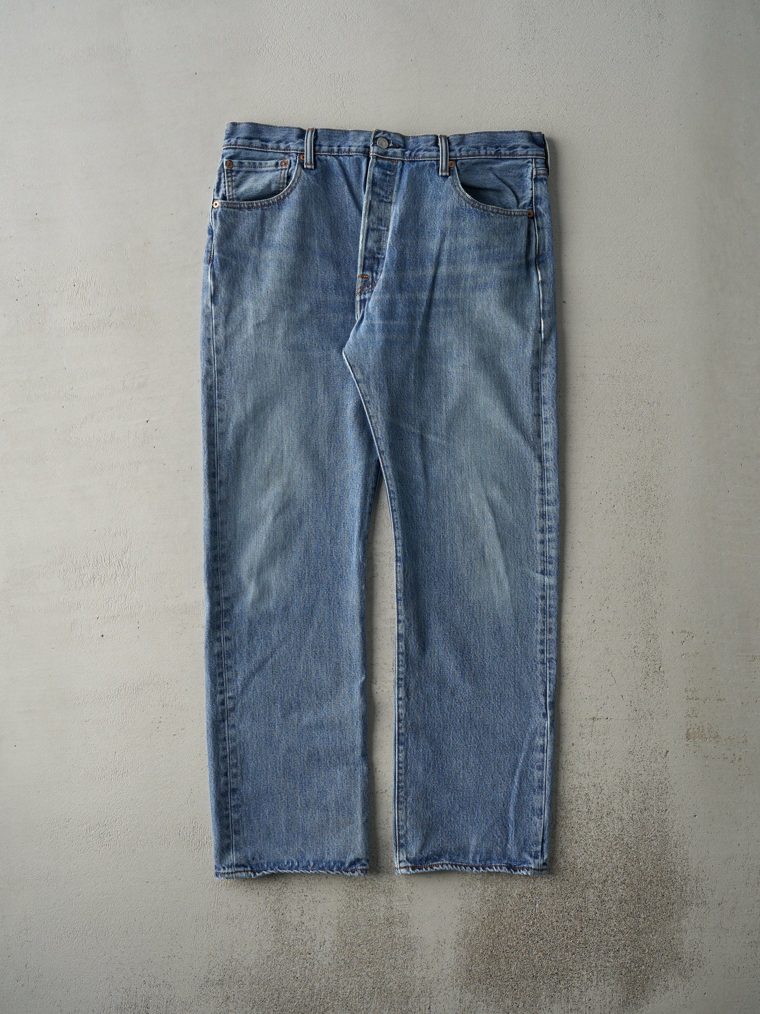 Vintage Y2K Light Wash Levi's 501 Jeans (36x30.5)