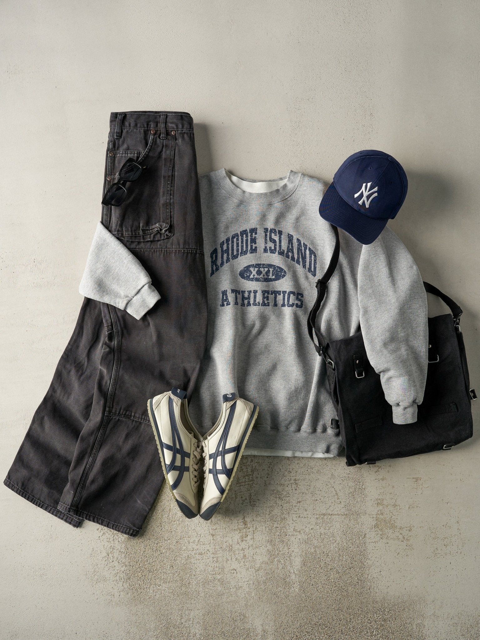Vintage Y2K Grey Rhode Island Athletics Crewneck (L)