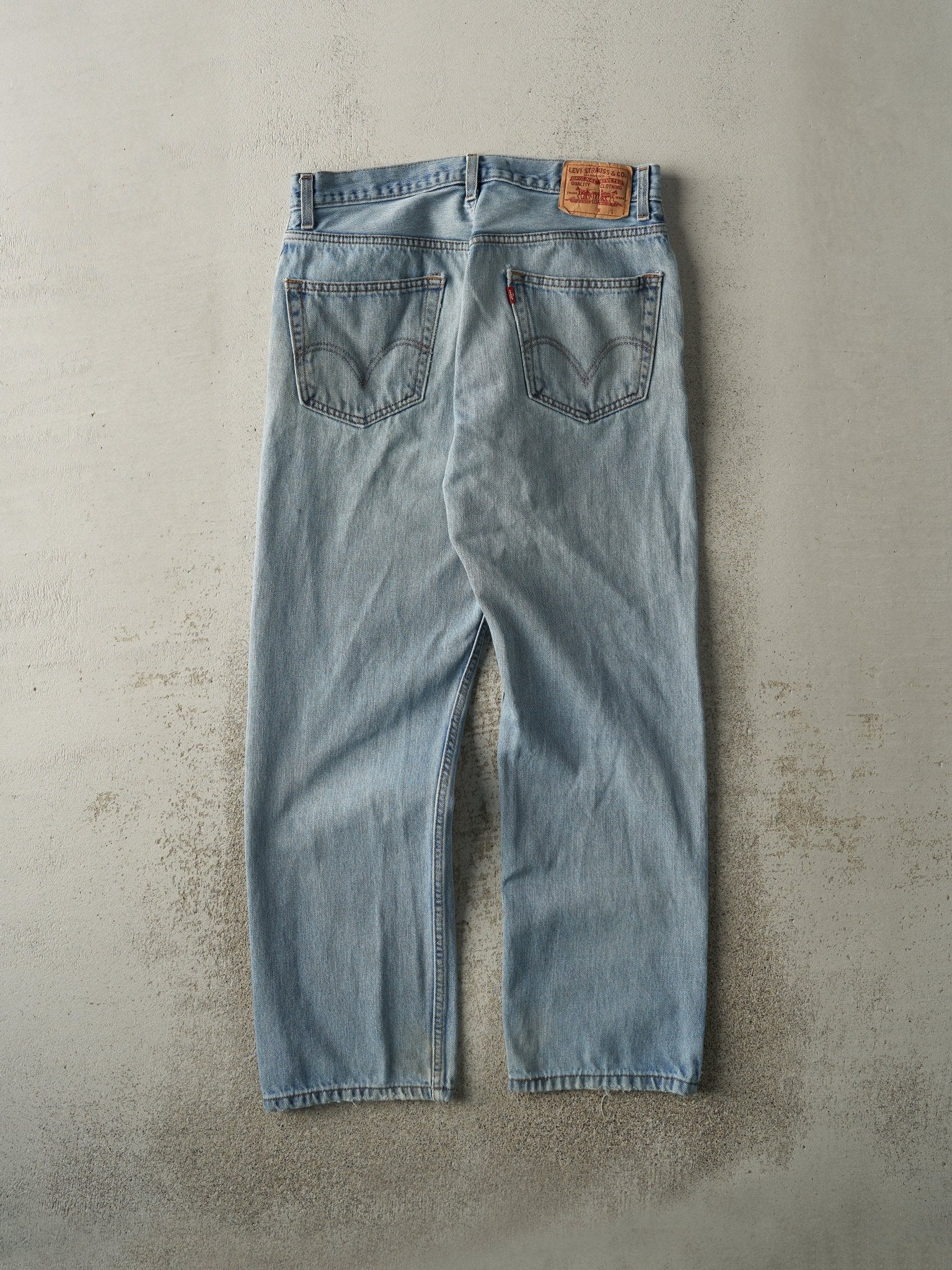 Vintage Y2K Light Wash Levi's Regular Fit Jeans (33x30)