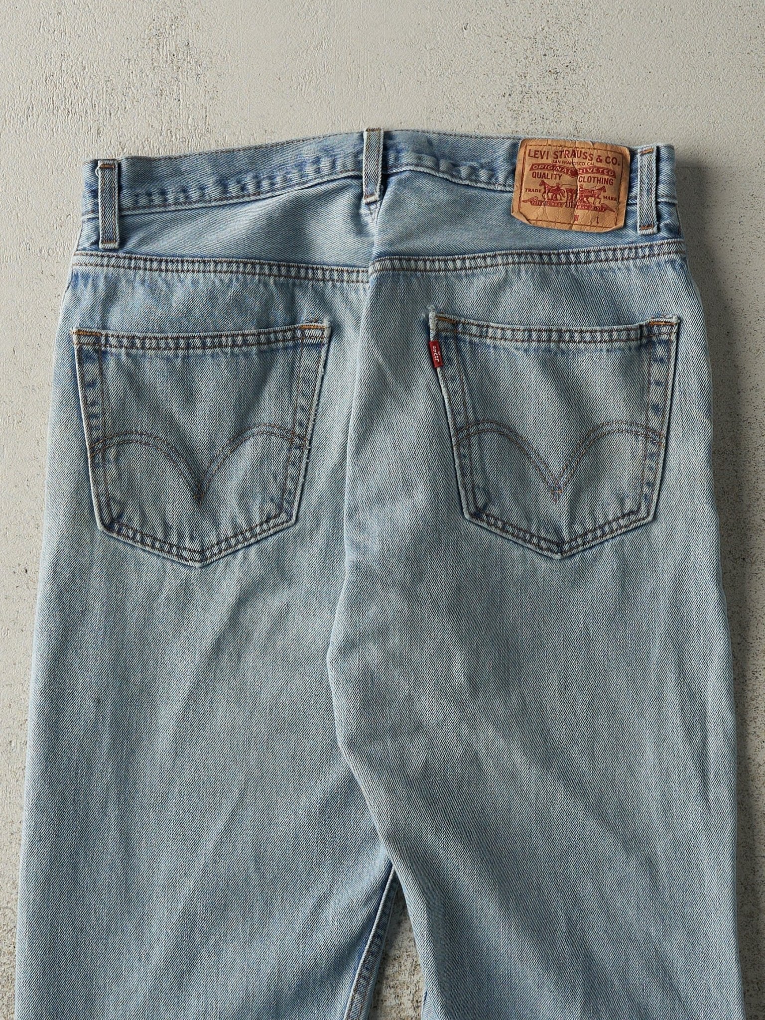 Vintage Y2K Light Wash Levi's Regular Fit Jeans (33x30)