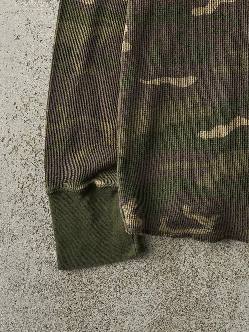 Vintage Y2K Camo Thermal Long Sleeve (M)