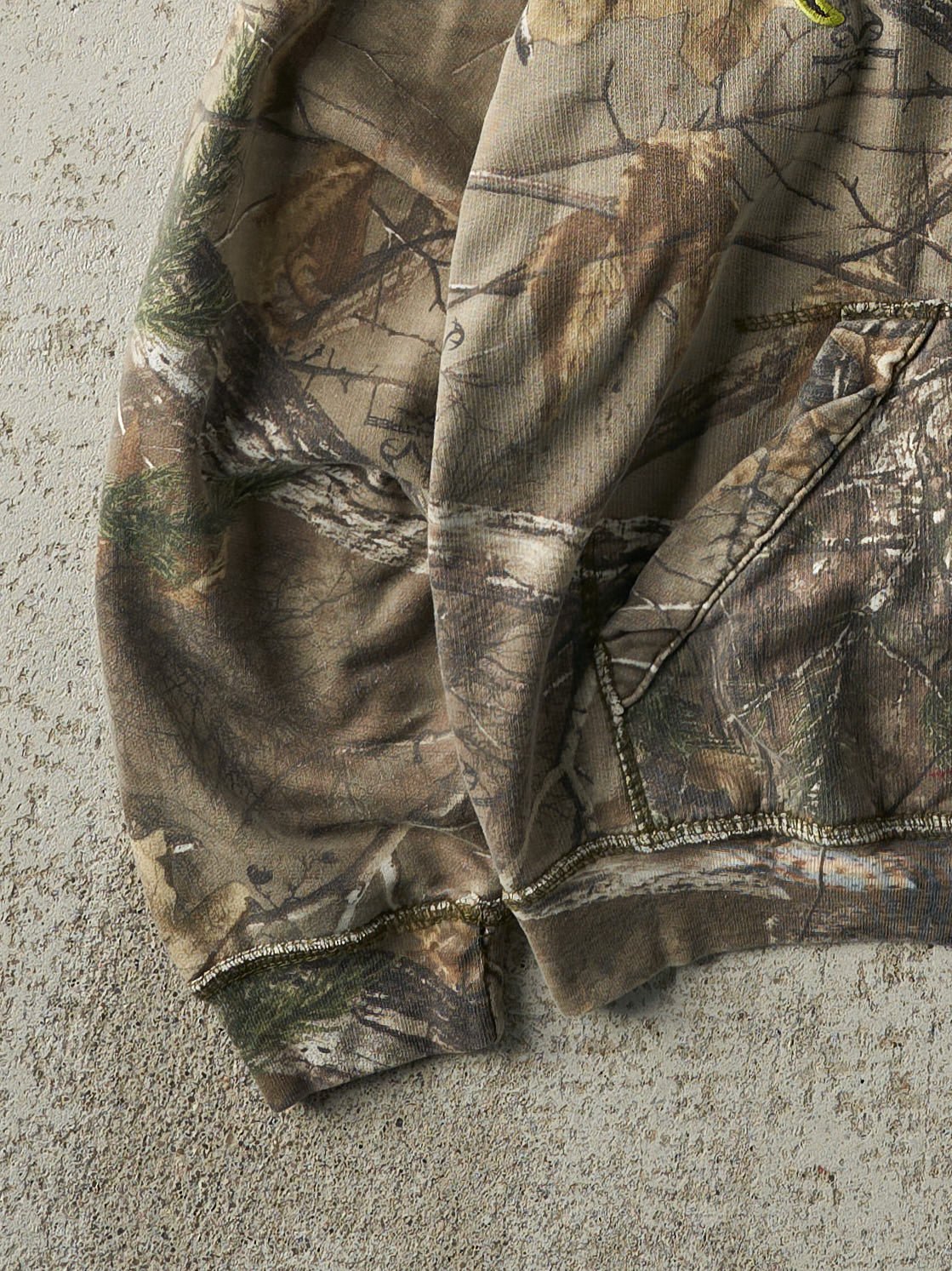 Vintage Y2K Camo Realtree Embroidered Hoodie (M)