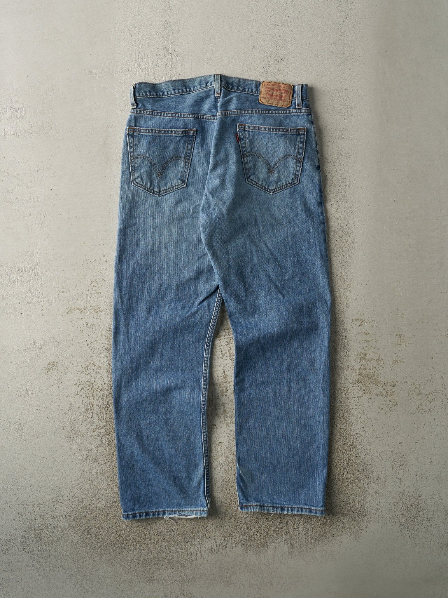 Vintage Y2K Mid Wash Levi's 505 Jeans (34x30)
