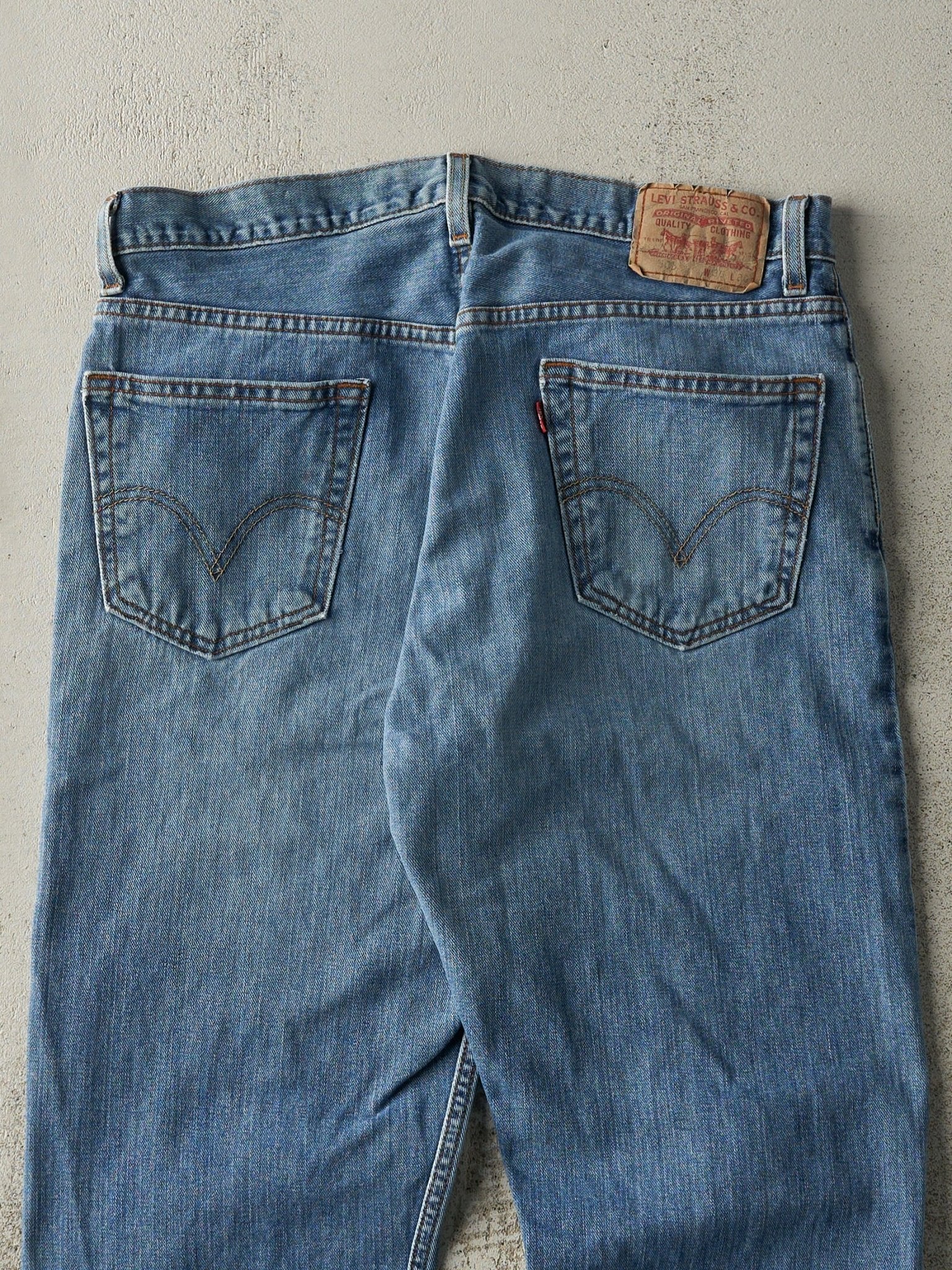 Vintage Y2K Mid Wash Levi's 505 Jeans (34x30)