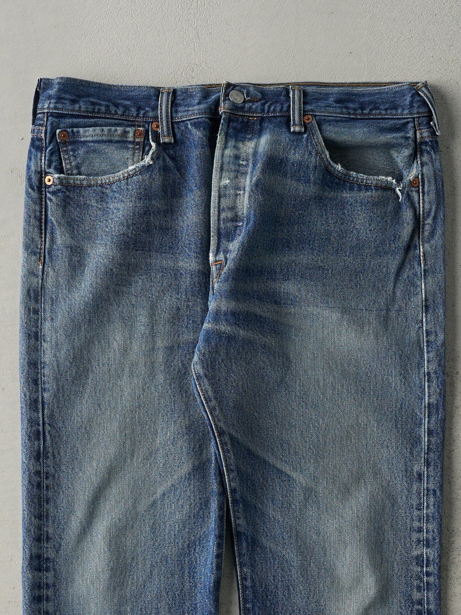 Vintage Y2K Mid Wash Levi's 501 Jeans (34x28.5)
