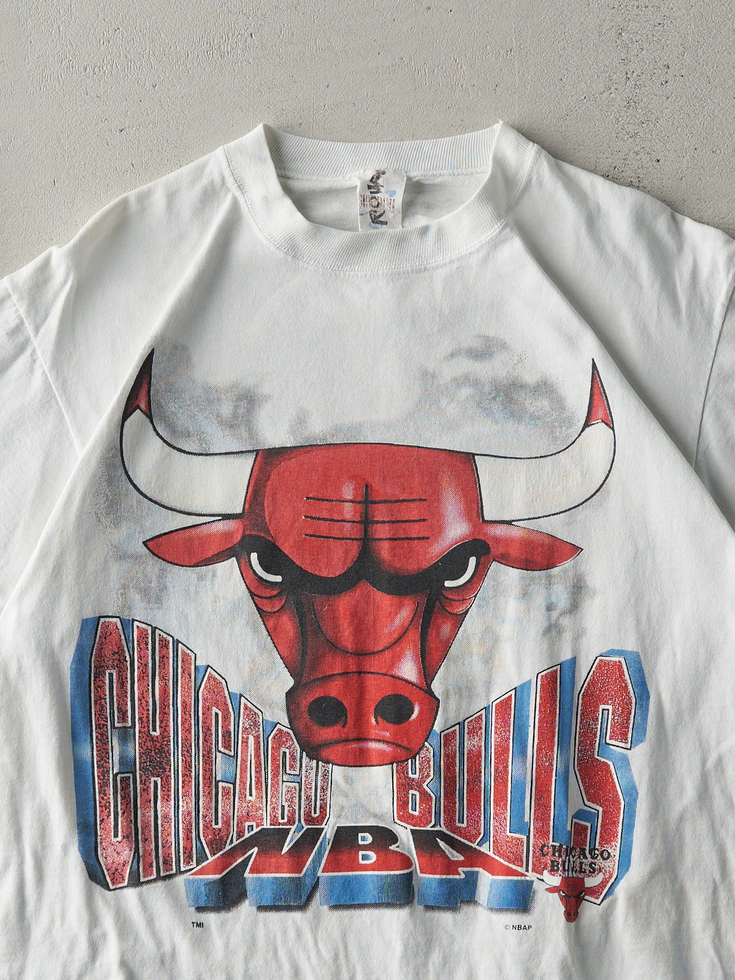 Vintage 90s White Chicago Bulls NBA Tee (M)