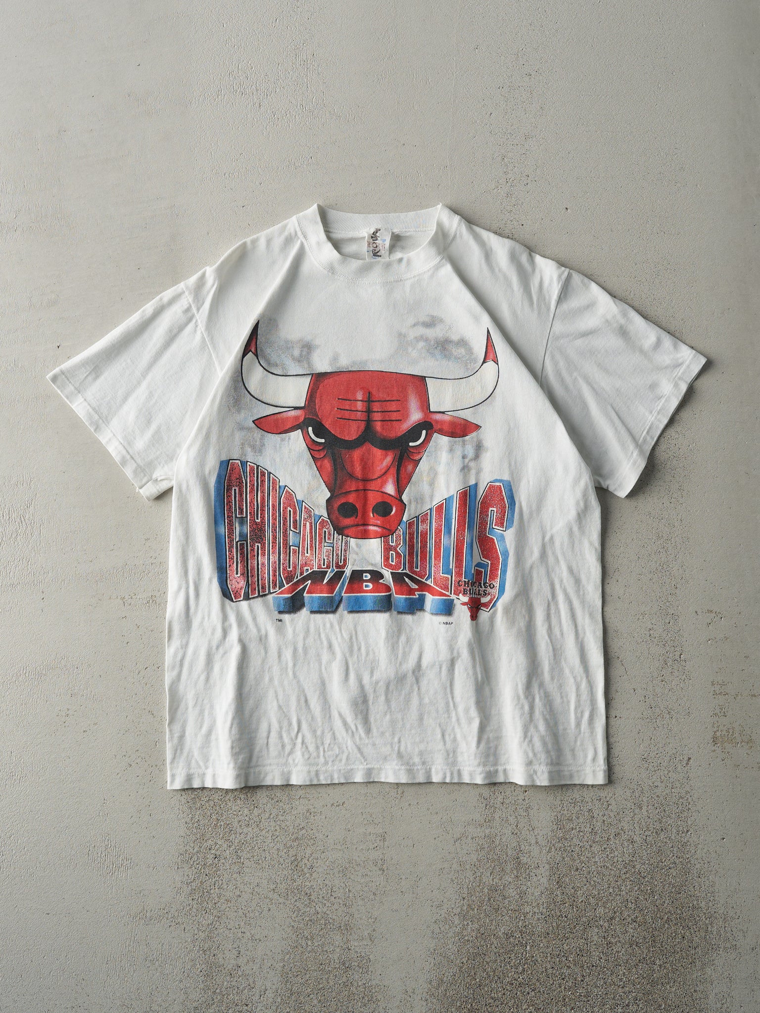 Vintage 90s White Chicago Bulls NBA Tee (M)