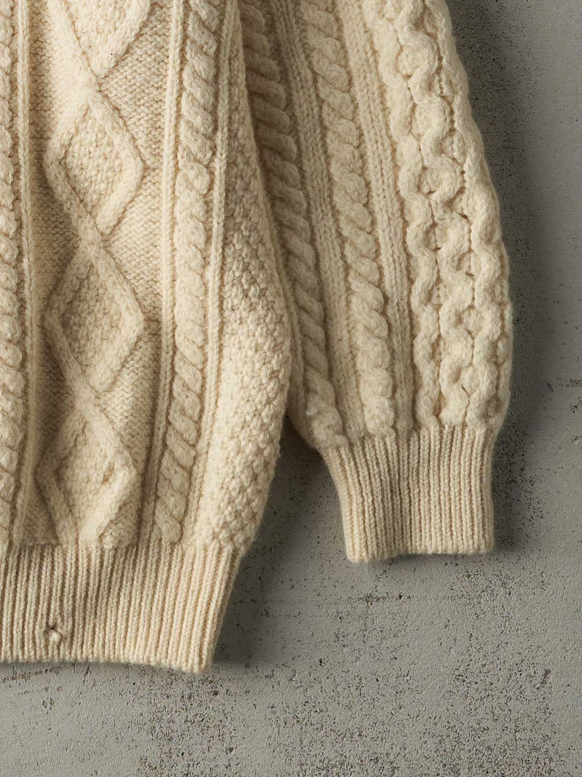 Vintage 80s Beige Cable Knit Sweater (M)