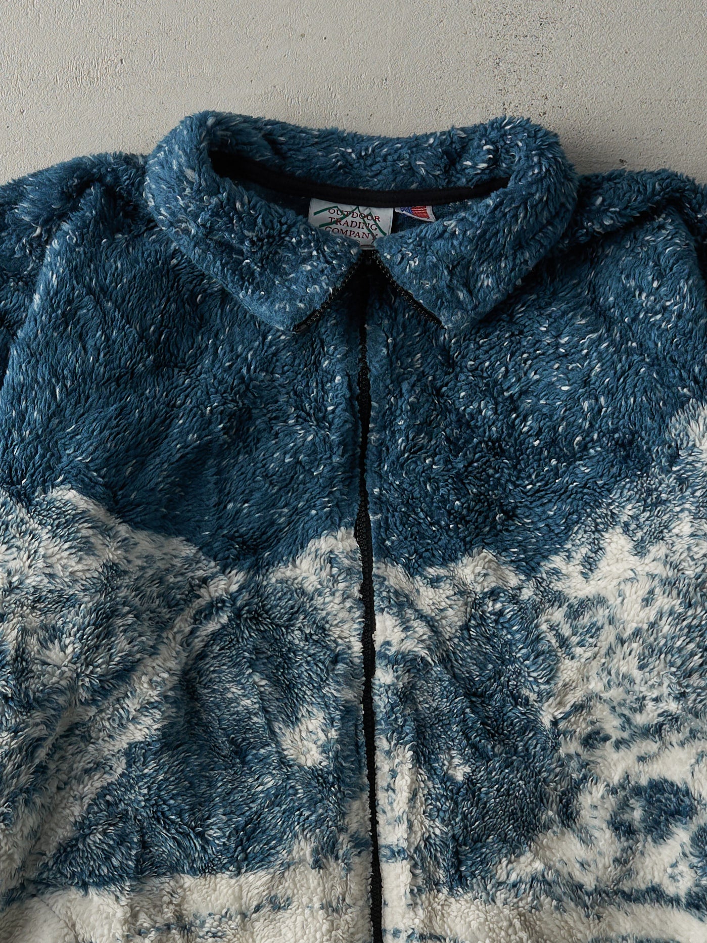 Vintage 90s Blue and White Nature Print Sherpa Sweater (L)